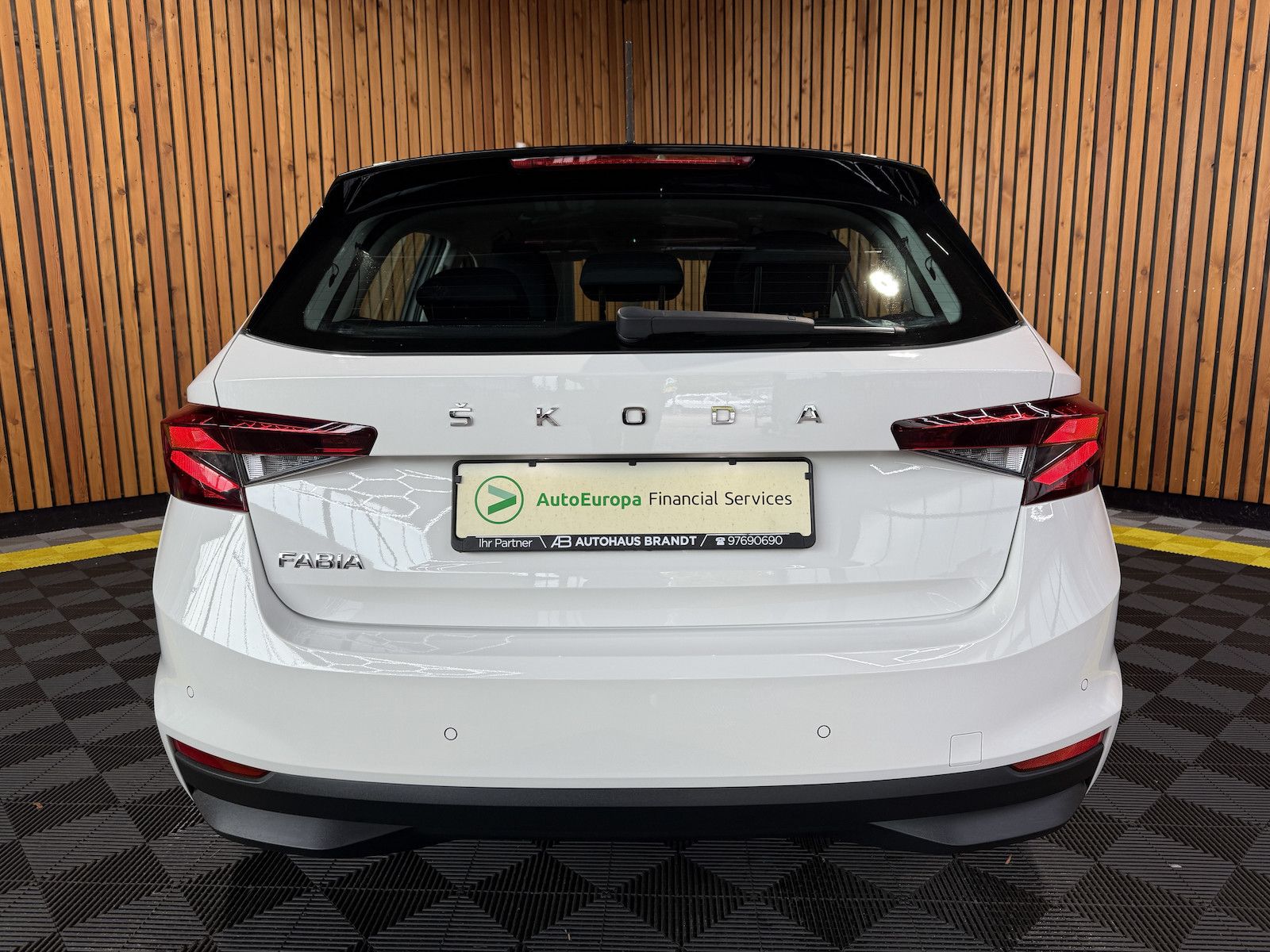 Fahrzeugabbildung SKODA Fabia 1,0 MPI Ambition *LED*Tempo*PDC*App*Sitzhz