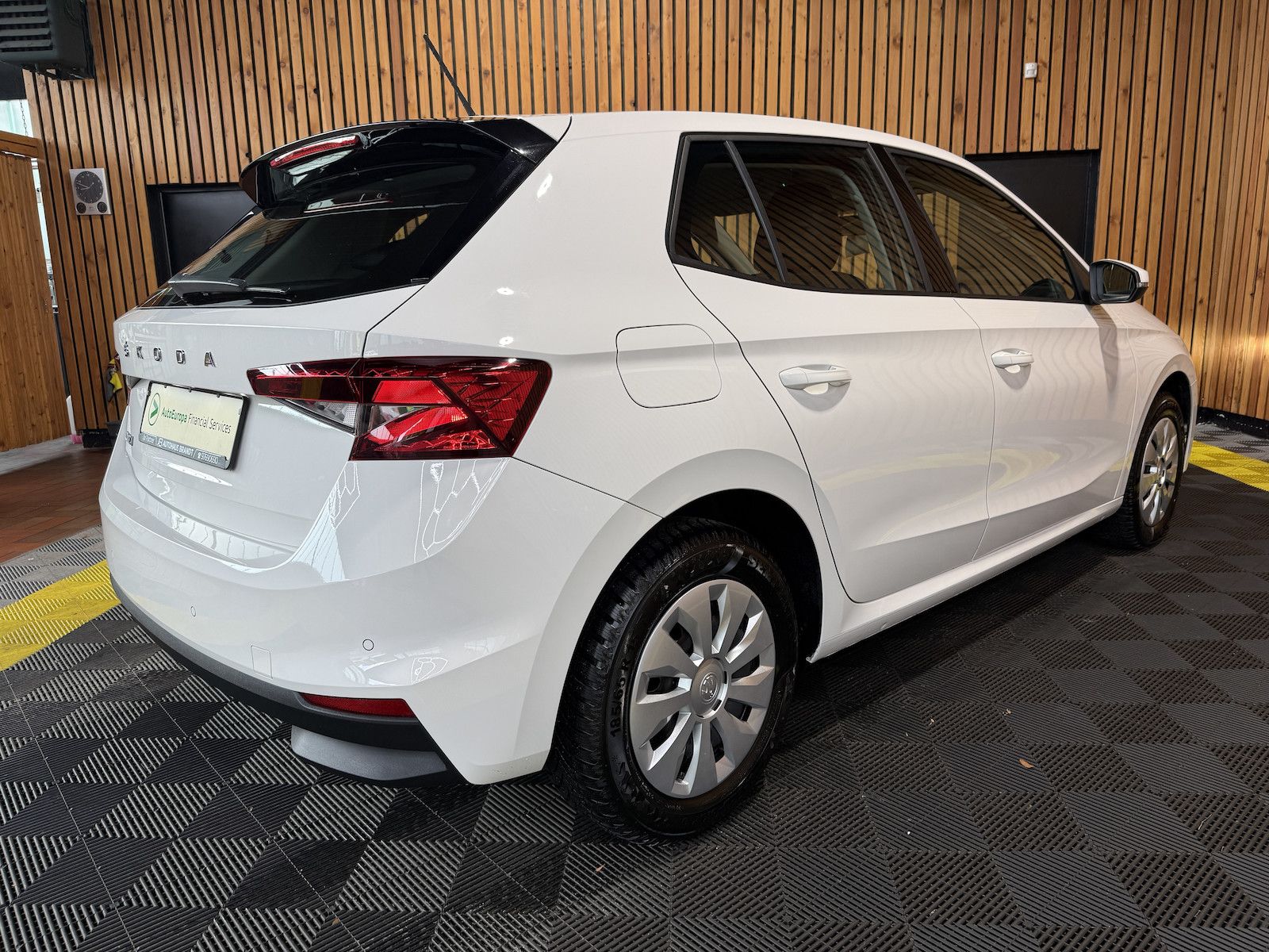 Fahrzeugabbildung SKODA Fabia 1,0 MPI Ambition *LED*Tempo*PDC*App*Sitzhz