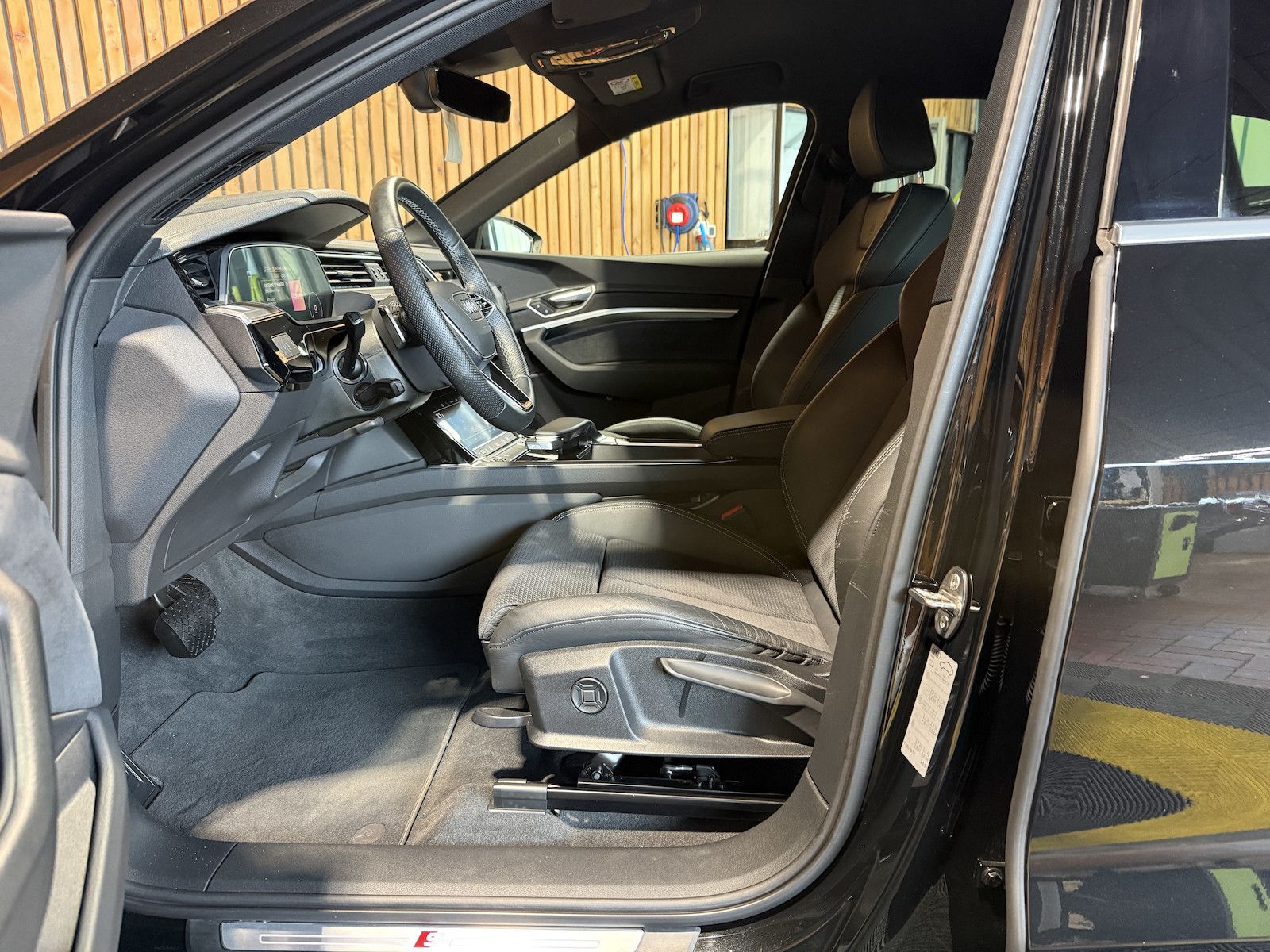 Fahrzeugabbildung Audi e-tron 50 qu. S Line *Navi*Kam*Virt*Luft*Matrix*