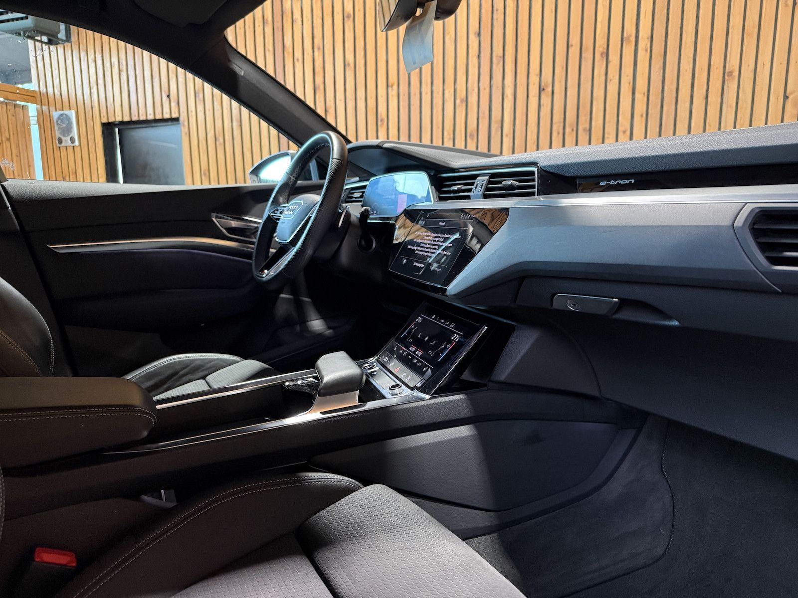 Fahrzeugabbildung Audi e-tron 50 qu. S Line *Navi*Kam*Virt*Luft*Matrix*