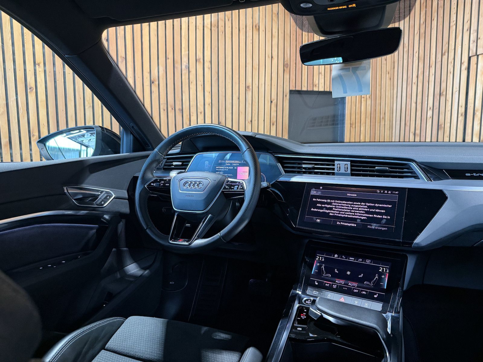 Fahrzeugabbildung Audi e-tron 50 qu. S Line *Navi*Kam*Virt*Luft*Matrix*