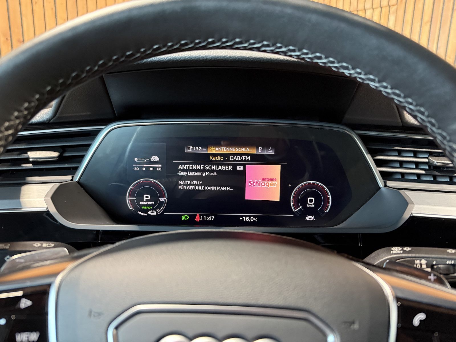 Fahrzeugabbildung Audi e-tron 50 qu. S Line *Navi*Kam*Virt*Luft*Matrix*