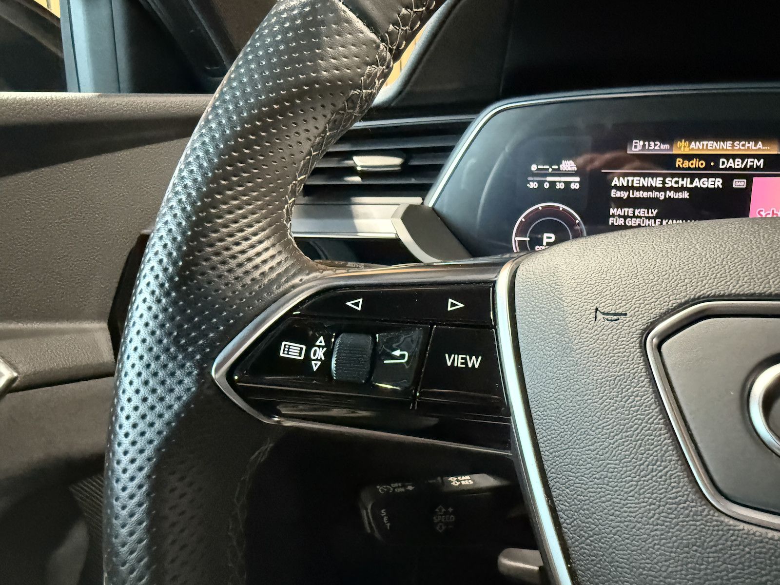 Fahrzeugabbildung Audi e-tron 50 qu. S Line *Navi*Kam*Virt*Luft*Matrix*