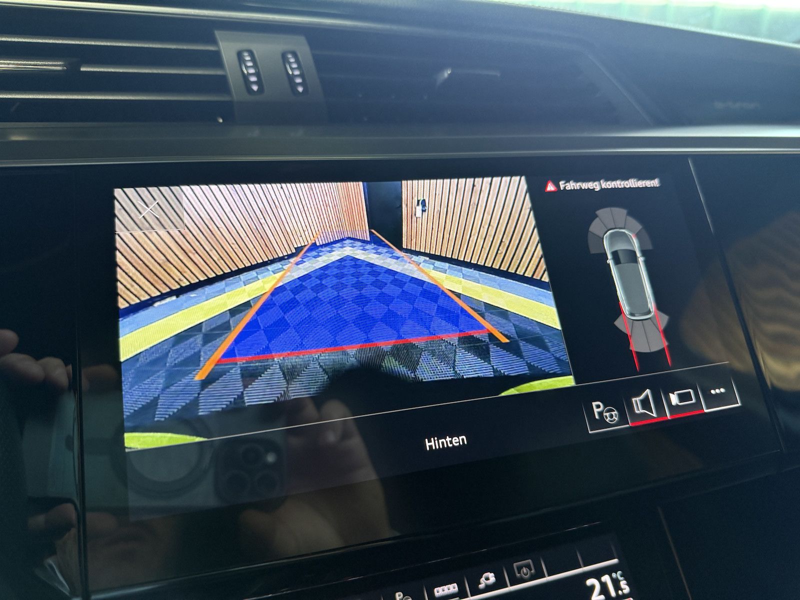 Fahrzeugabbildung Audi e-tron 50 qu. S Line *Navi*Kam*Virt*Luft*Matrix*