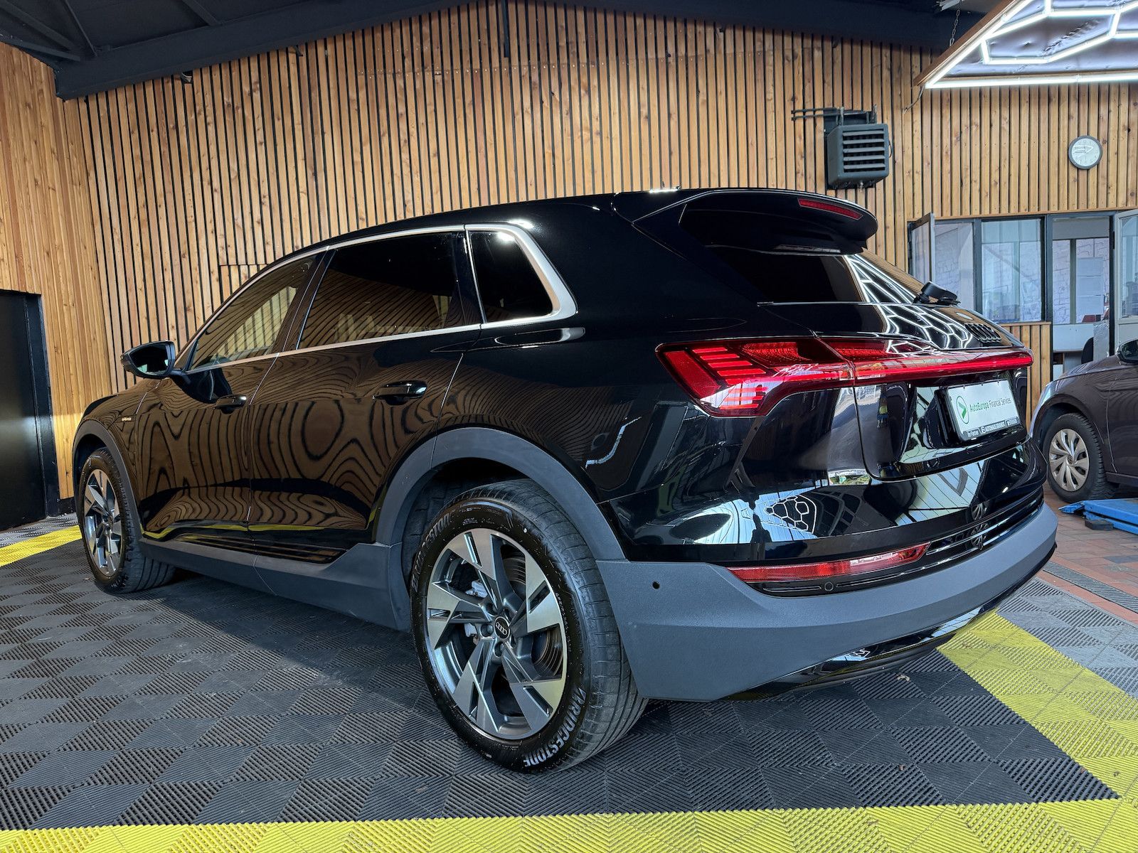 Fahrzeugabbildung Audi e-tron 50 qu. S Line *Navi*Kam*Virt*Luft*Matrix*