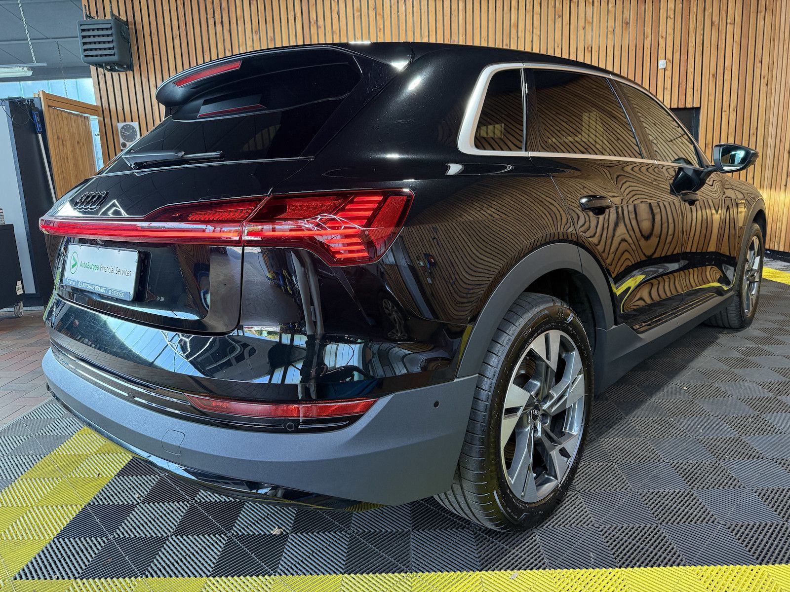 Fahrzeugabbildung Audi e-tron 50 qu. S Line *Navi*Kam*Virt*Luft*Matrix*