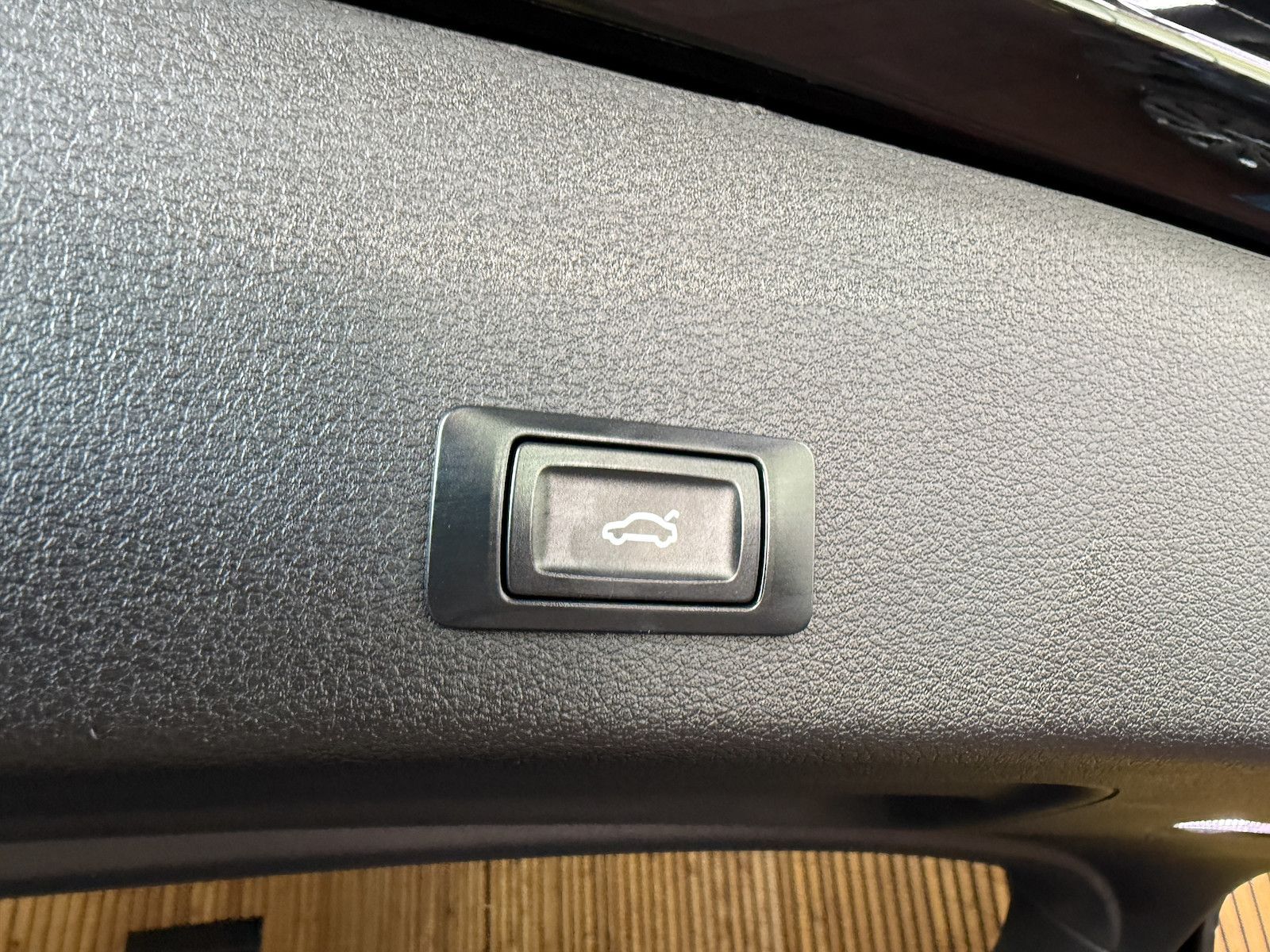 Fahrzeugabbildung Audi e-tron 50 qu. S Line *Navi*Kam*Virt*Luft*Matrix*