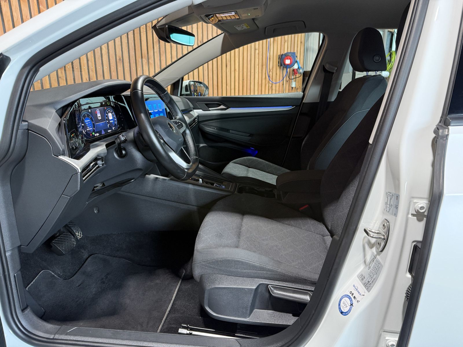 Fahrzeugabbildung Volkswagen Golf 2,0 TDI DSG Life *Navi*ACC*LED*Keyless*