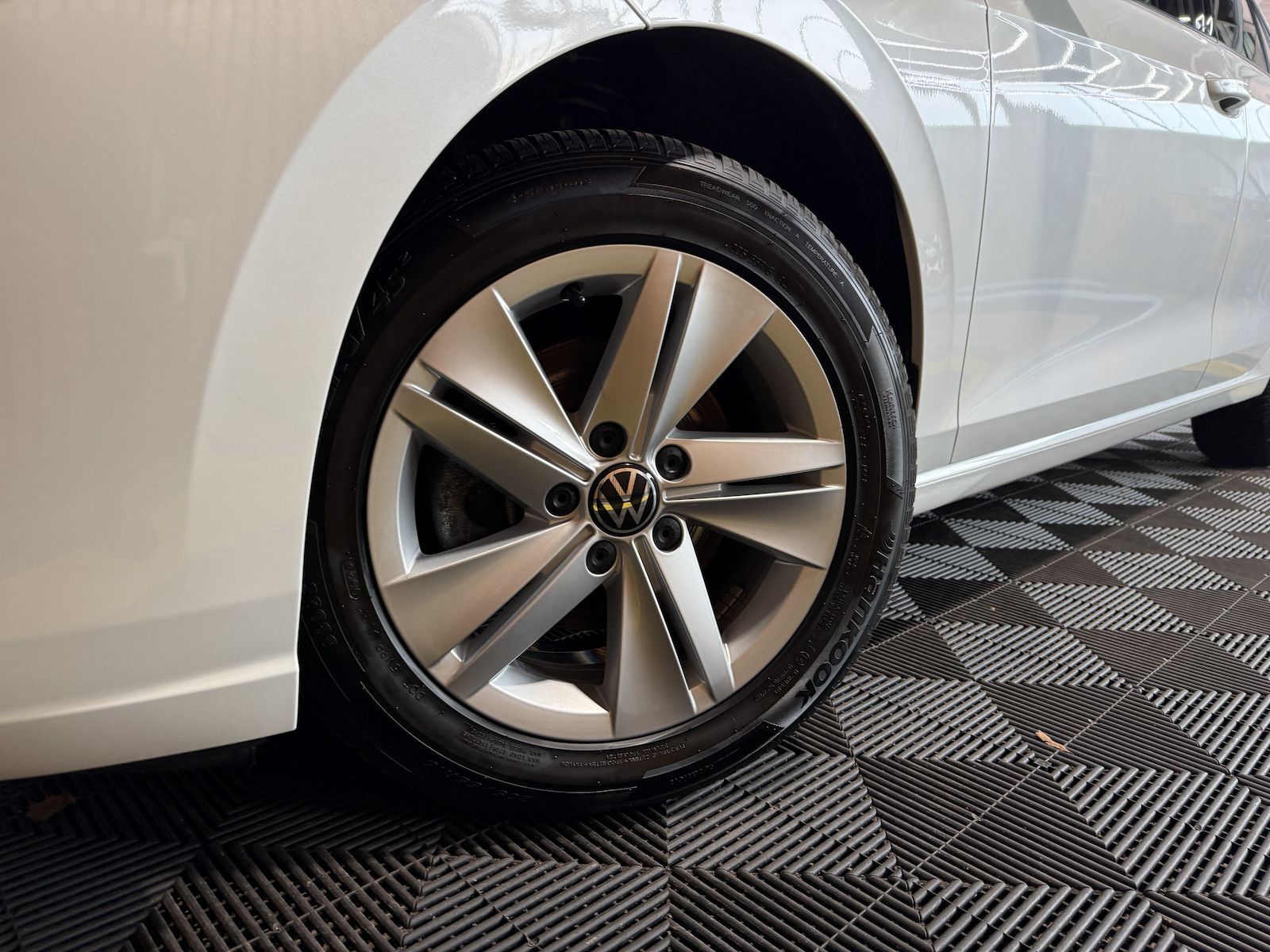 Fahrzeugabbildung Volkswagen Golf 2,0 TDI DSG Life *Navi*ACC*LED*Keyless*