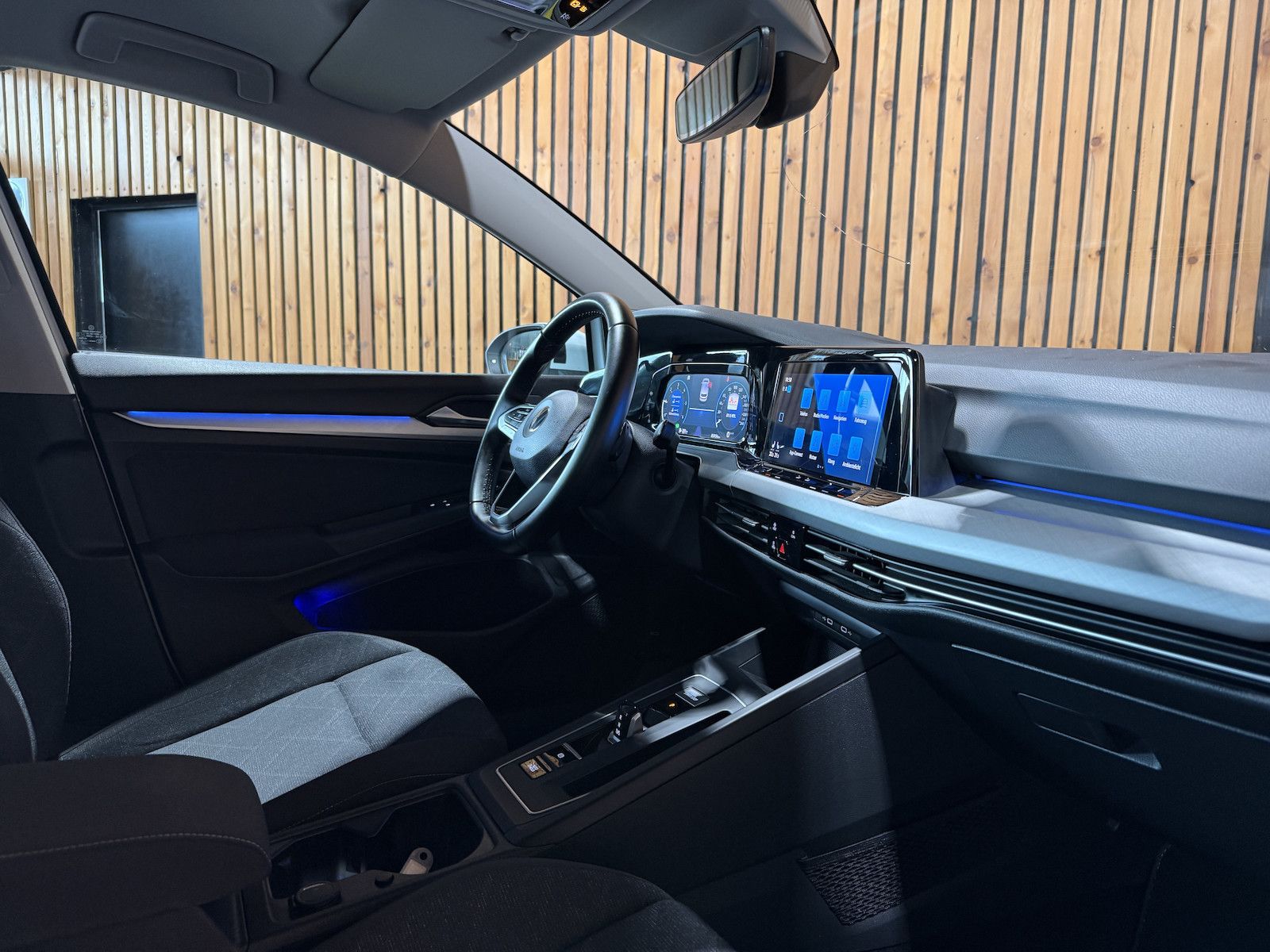 Fahrzeugabbildung Volkswagen Golf 2,0 TDI DSG Life *Navi*ACC*LED*Keyless*