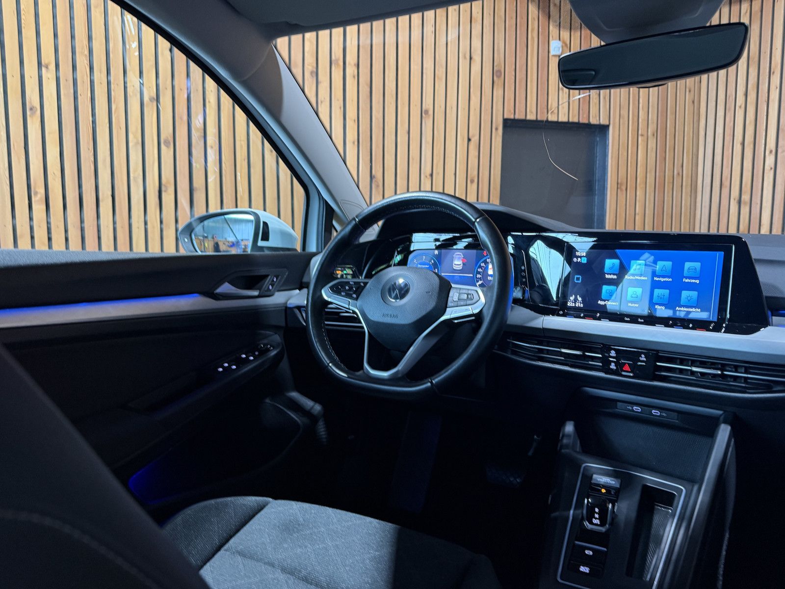 Fahrzeugabbildung Volkswagen Golf 2,0 TDI DSG Life *Navi*ACC*LED*Keyless*