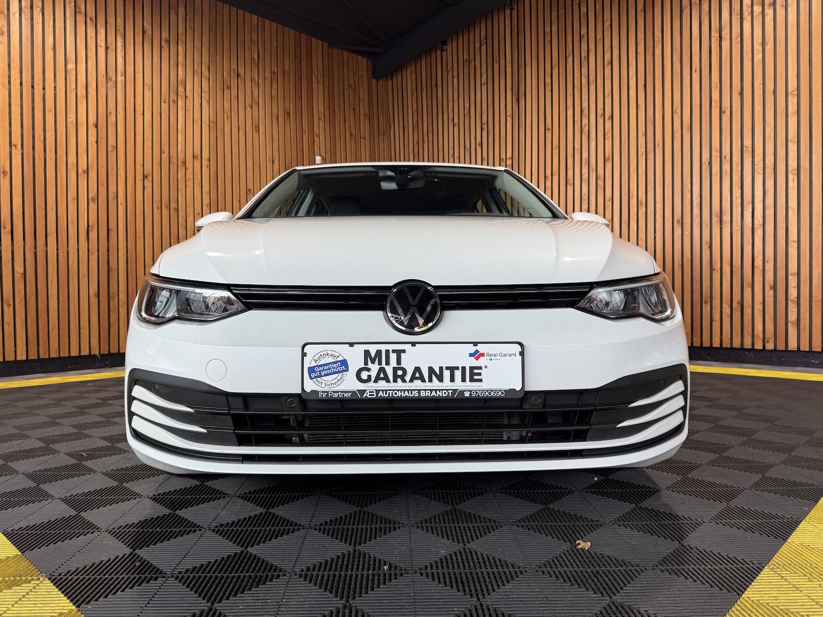 Fahrzeugabbildung Volkswagen Golf 2,0 TDI DSG Life *Navi*ACC*LED*Keyless*