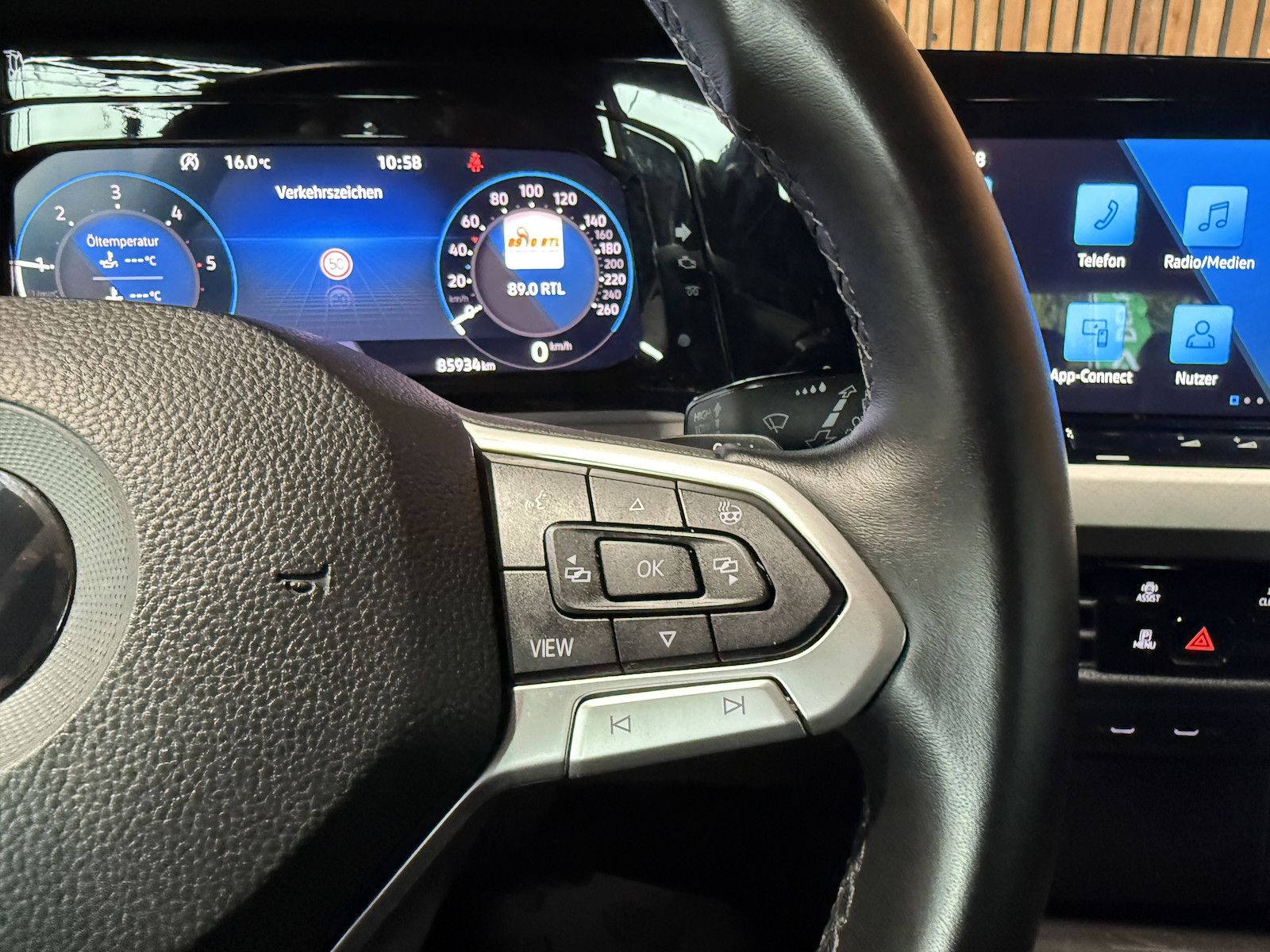 Fahrzeugabbildung Volkswagen Golf 2,0 TDI DSG Life *Navi*ACC*LED*Keyless*