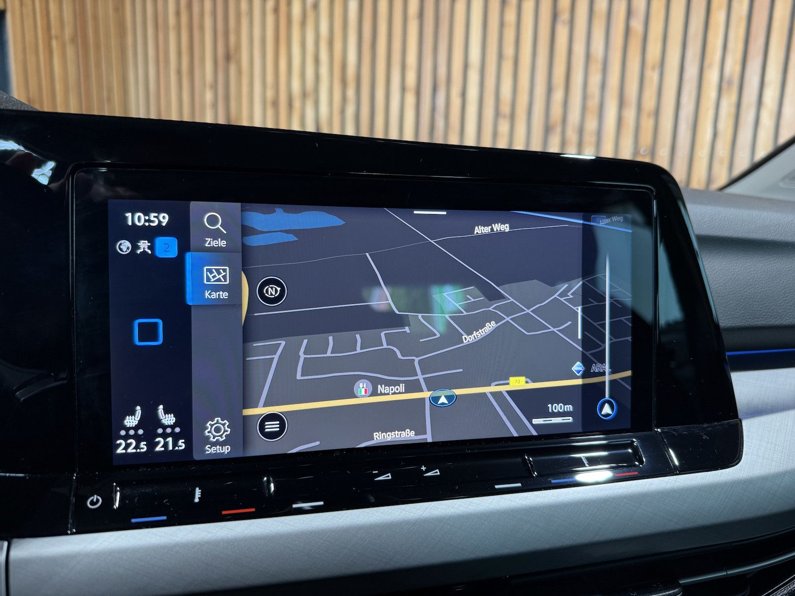 Fahrzeugabbildung Volkswagen Golf 2,0 TDI DSG Life *Navi*ACC*LED*Keyless*