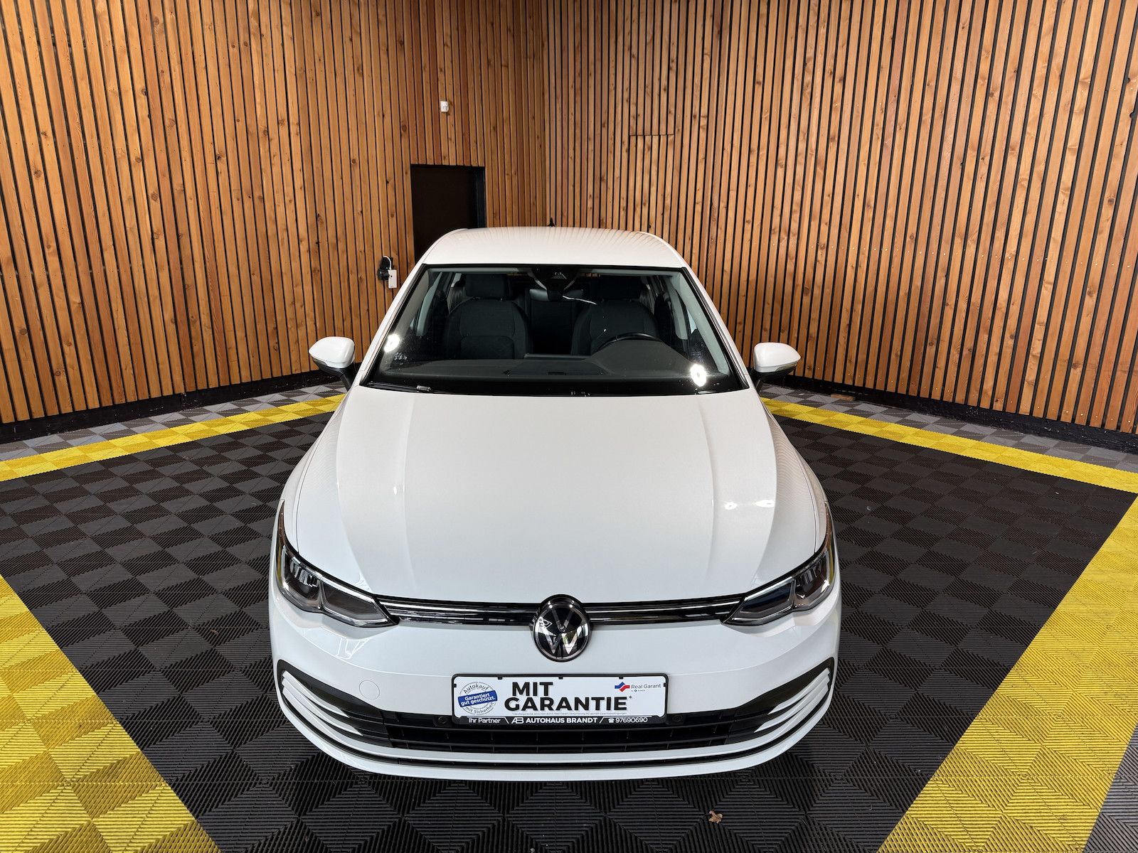 Fahrzeugabbildung Volkswagen Golf 2,0 TDI DSG Life *Navi*ACC*LED*Keyless*