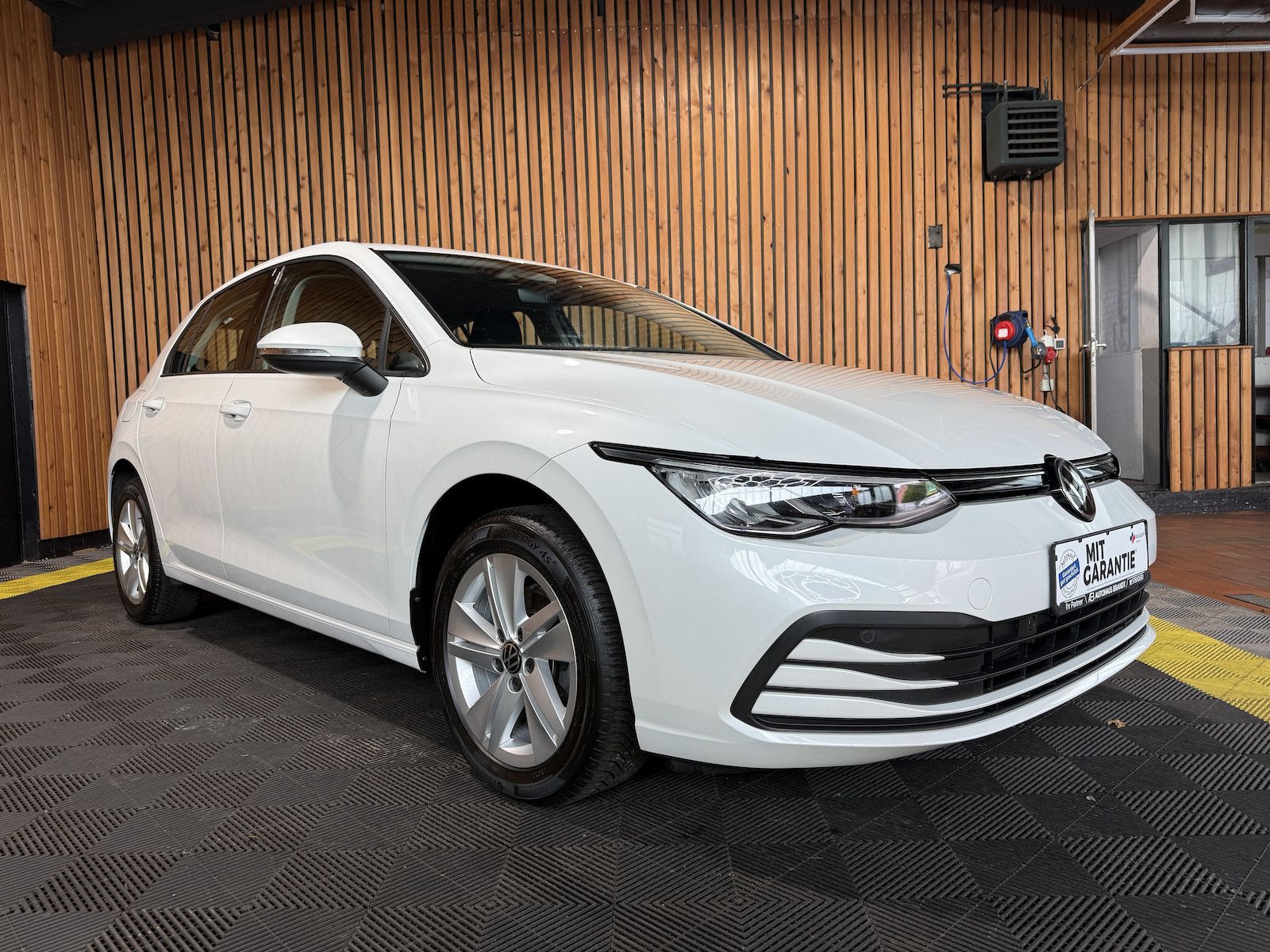 Fahrzeugabbildung Volkswagen Golf 2,0 TDI DSG Life *Navi*ACC*LED*Keyless*