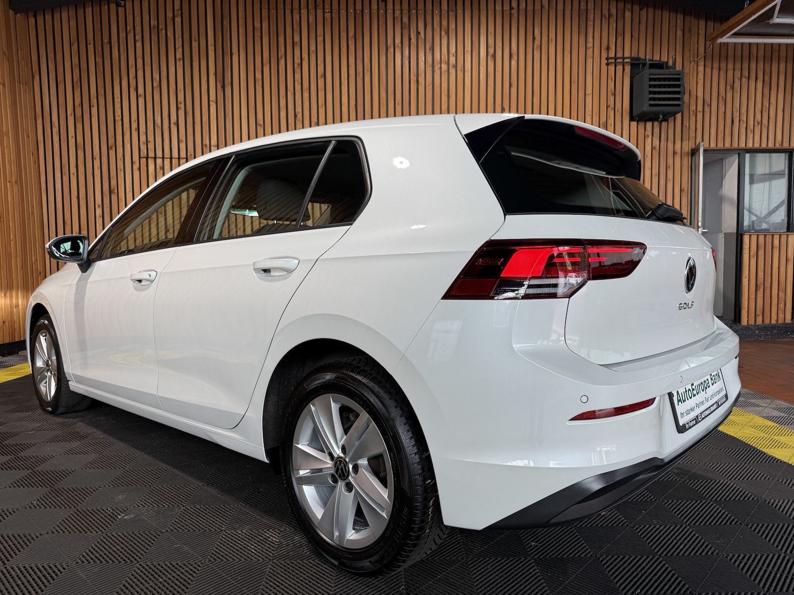 Fahrzeugabbildung Volkswagen Golf 2,0 TDI DSG Life *Navi*ACC*LED*Keyless*