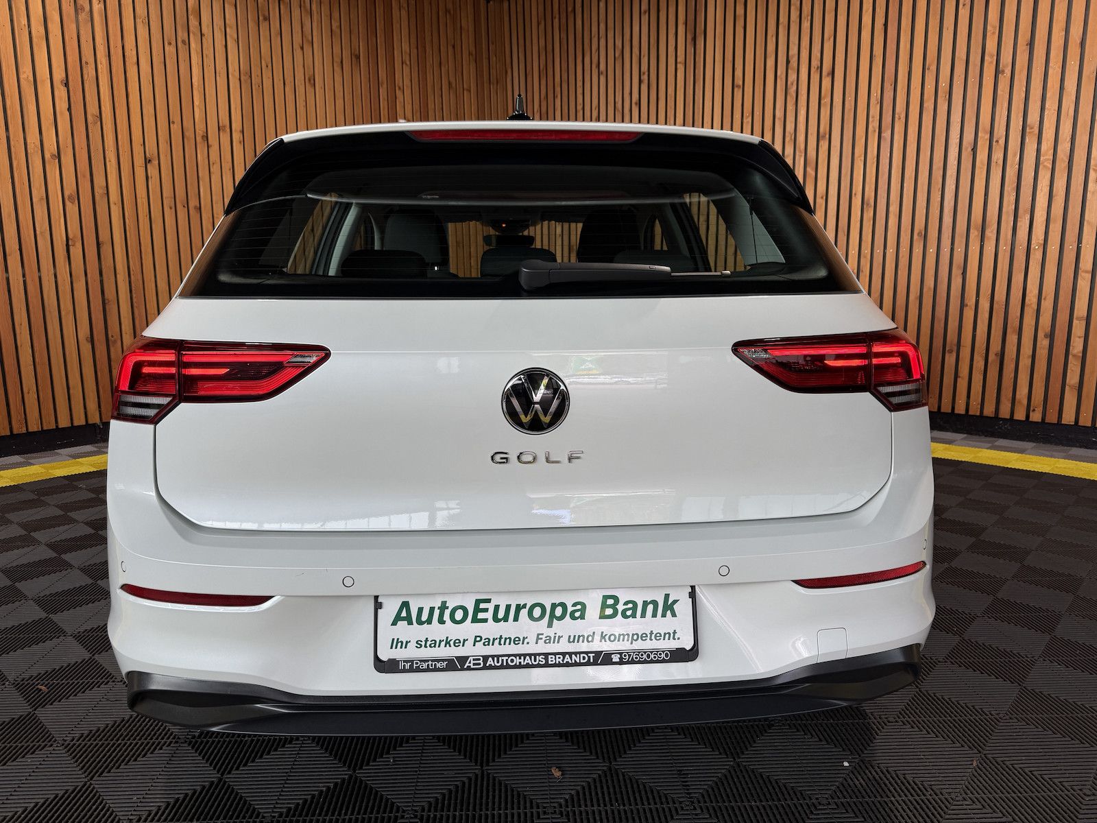 Fahrzeugabbildung Volkswagen Golf 2,0 TDI DSG Life *Navi*ACC*LED*Keyless*