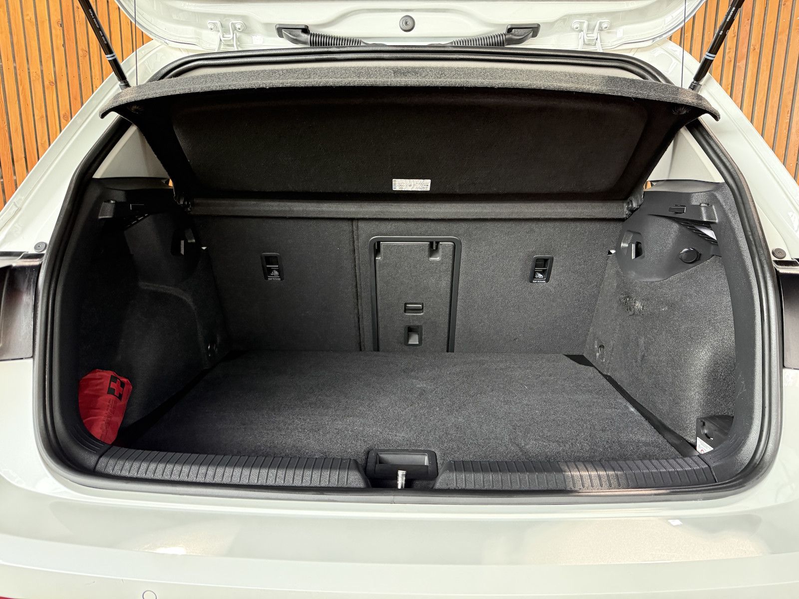 Fahrzeugabbildung Volkswagen Golf 2,0 TDI DSG Life *Navi*ACC*LED*Keyless*