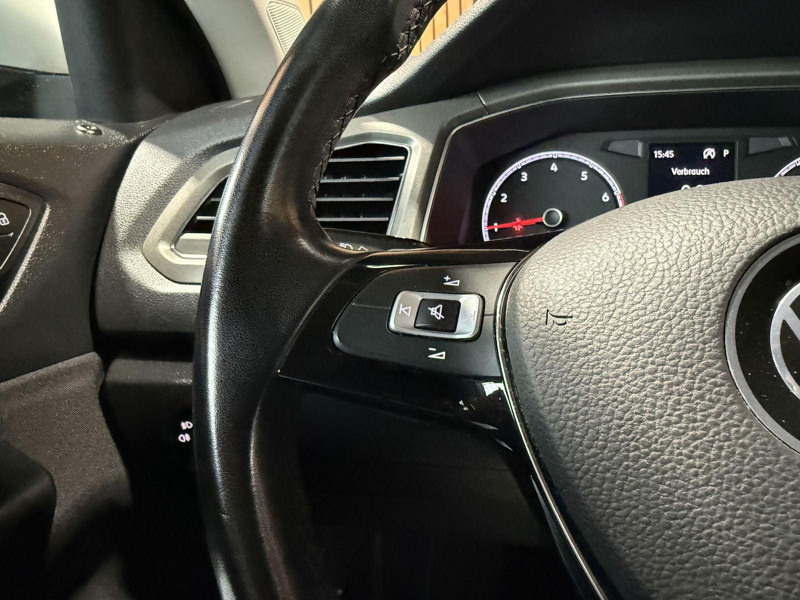 Fahrzeugabbildung Volkswagen T-Roc 1,5 TSI Style *Navi*AHK*PDC*el.Heckklappe*