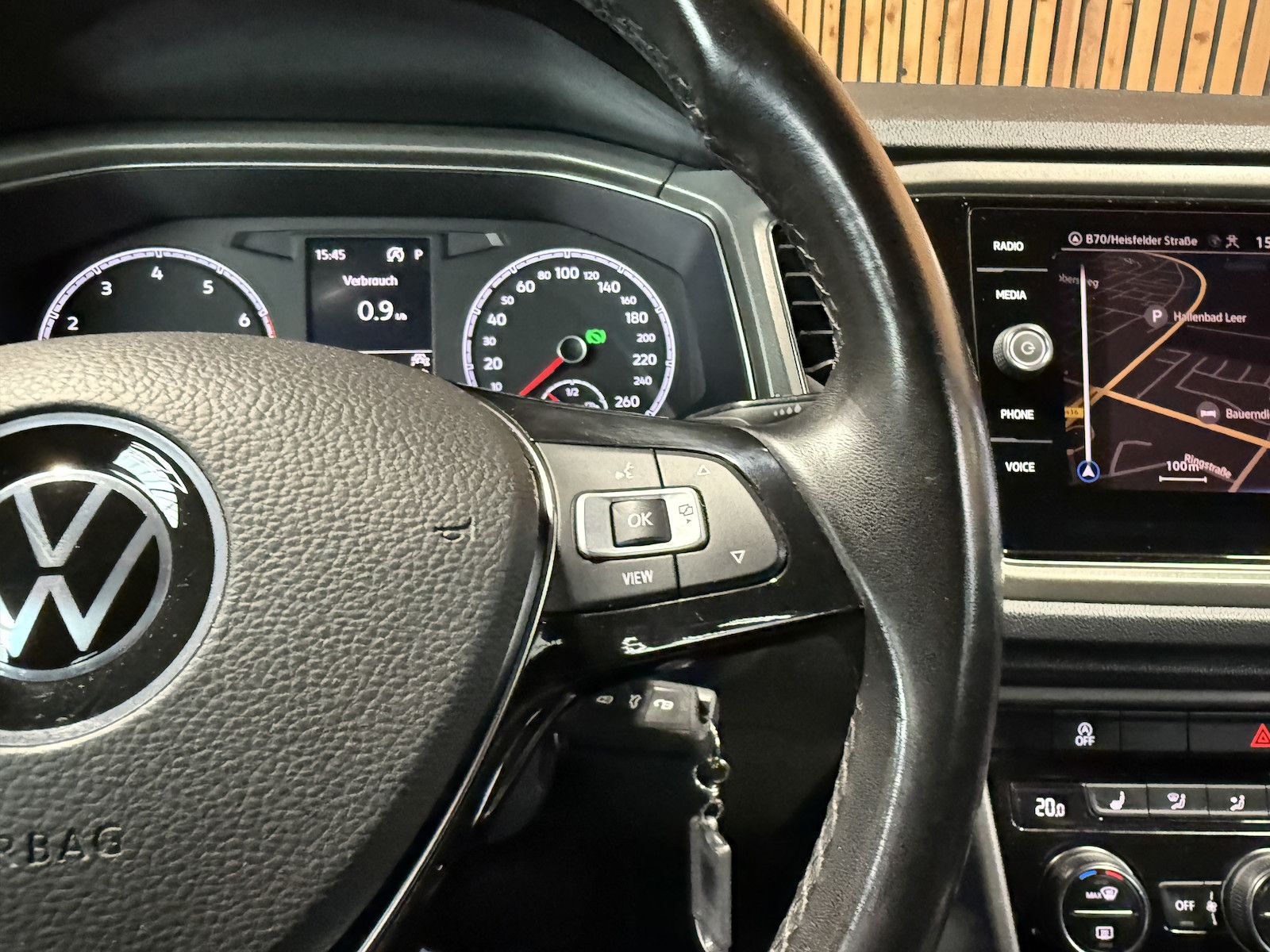 Fahrzeugabbildung Volkswagen T-Roc 1,5 TSI Style *Navi*AHK*PDC*el.Heckklappe*