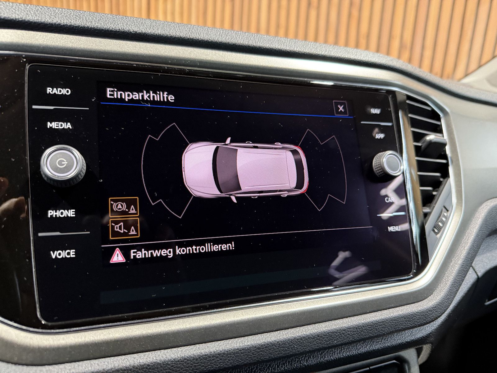 Fahrzeugabbildung Volkswagen T-Roc 1,5 TSI Style *Navi*AHK*PDC*el.Heckklappe*