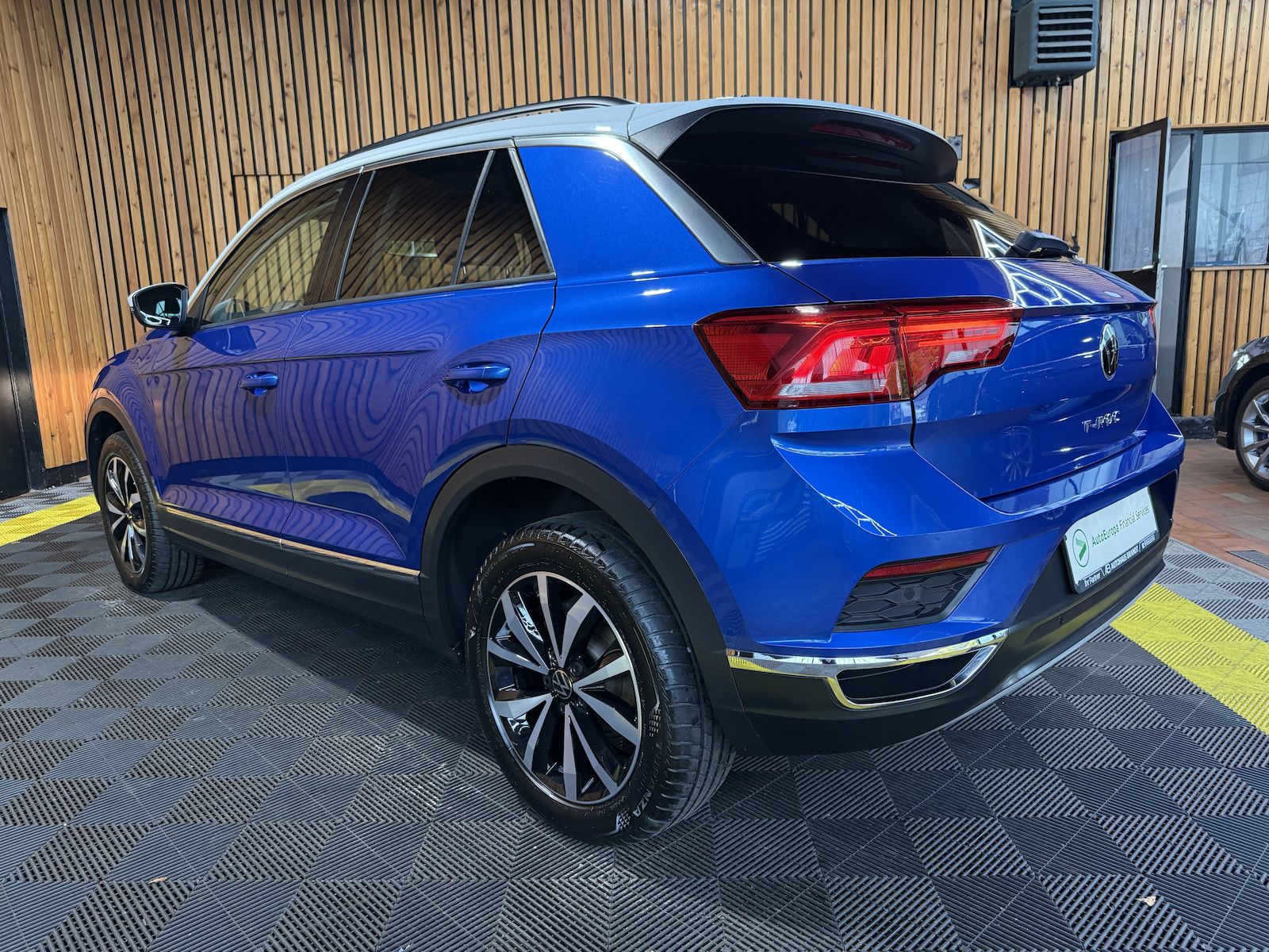 Fahrzeugabbildung Volkswagen T-Roc 1,5 TSI Style *Navi*AHK*PDC*el.Heckklappe*