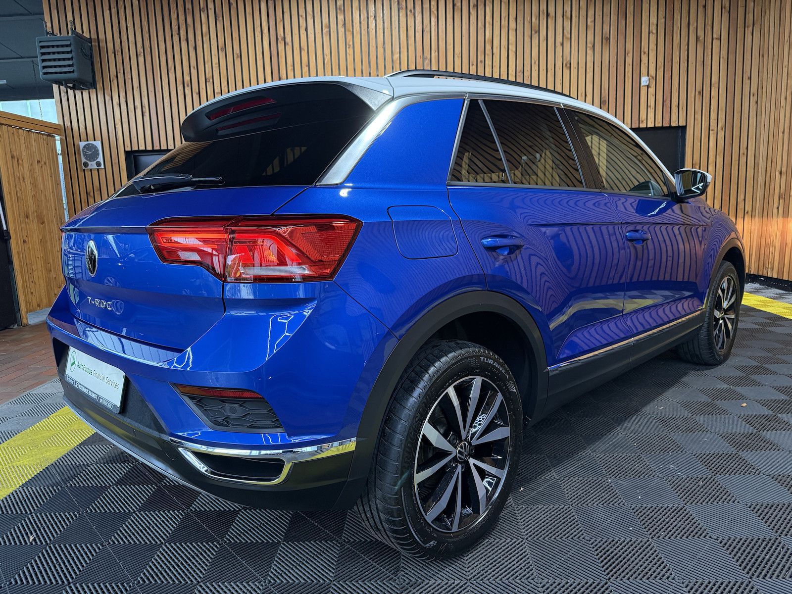 Fahrzeugabbildung Volkswagen T-Roc 1,5 TSI Style *Navi*AHK*PDC*el.Heckklappe*
