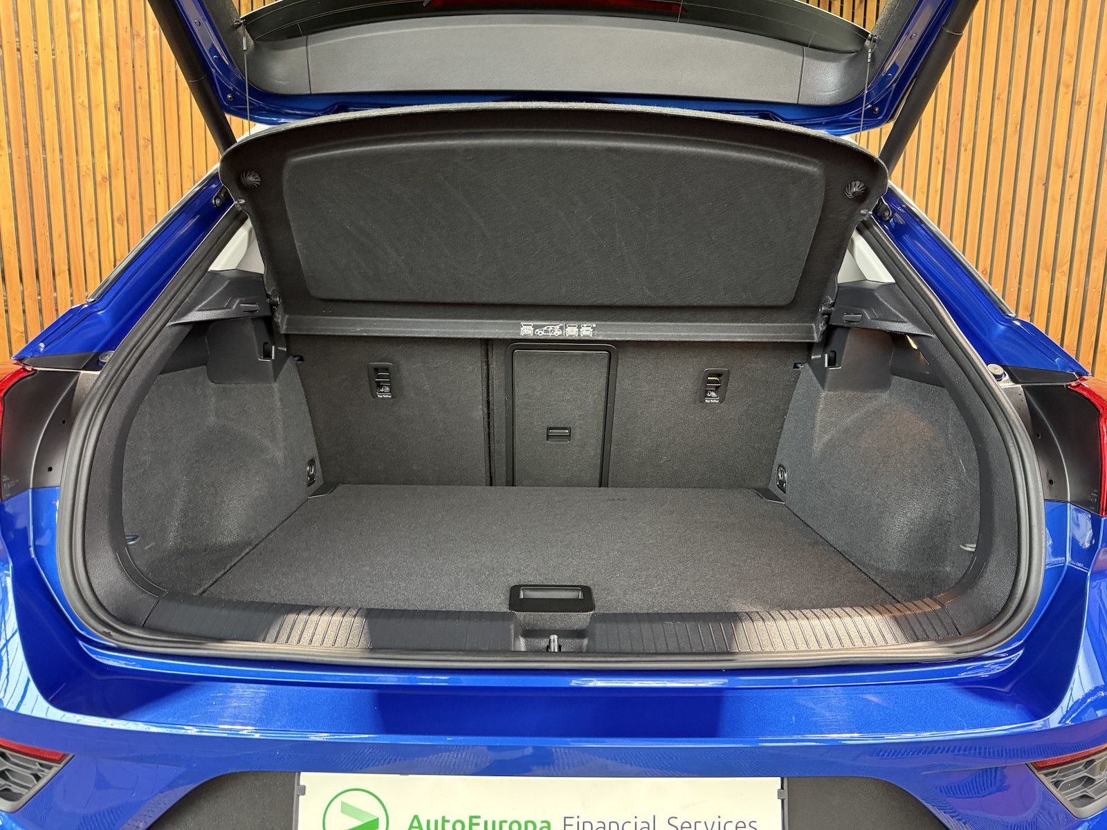 Fahrzeugabbildung Volkswagen T-Roc 1,5 TSI Style *Navi*AHK*PDC*el.Heckklappe*