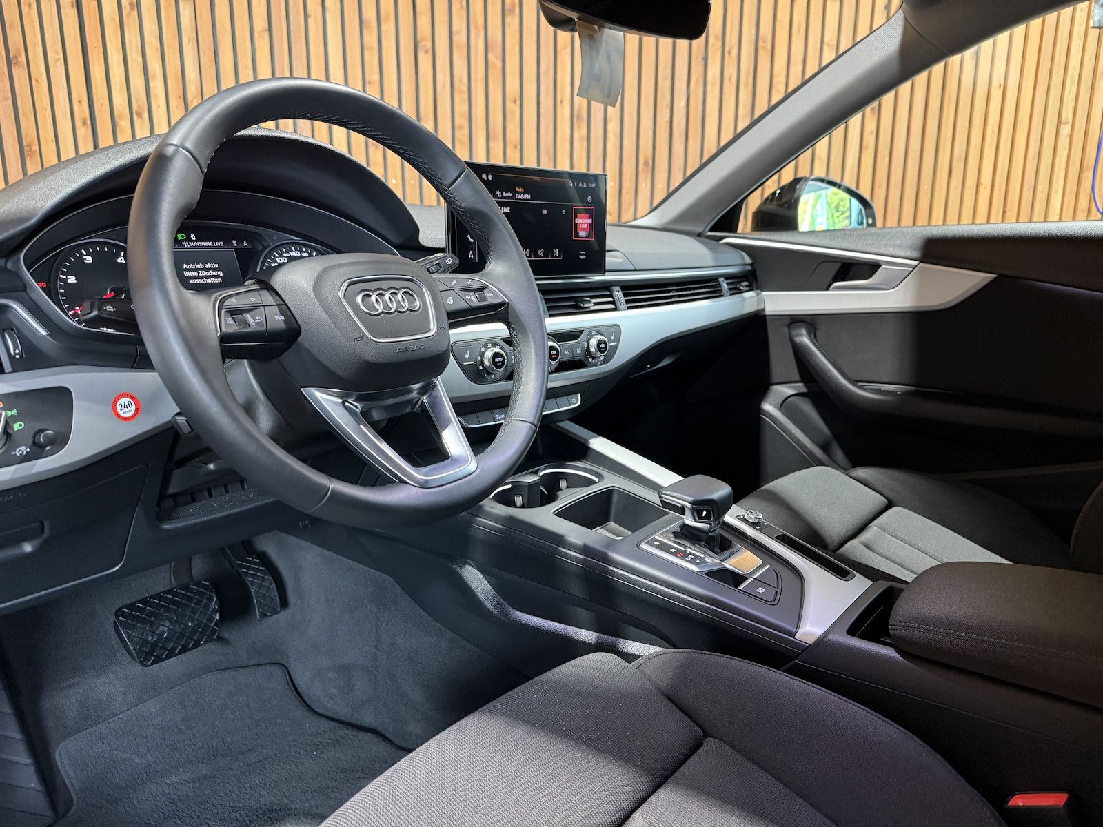 Fahrzeugabbildung Audi A4 Avant 2,0 TDI Aut. *Navi+*ACC*AHK*Kamera*App*