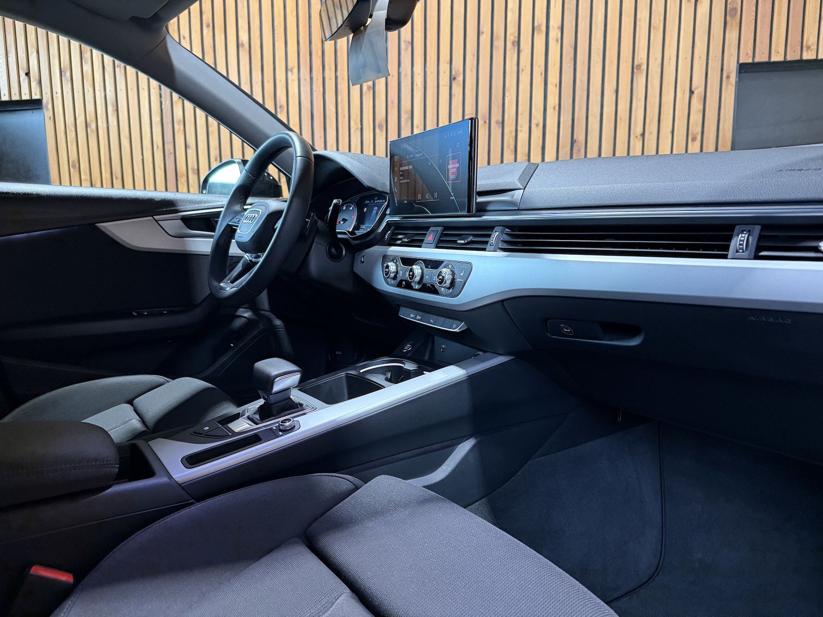 Fahrzeugabbildung Audi A4 Avant 2,0 TDI Aut. *Navi+*ACC*AHK*Kamera*App*
