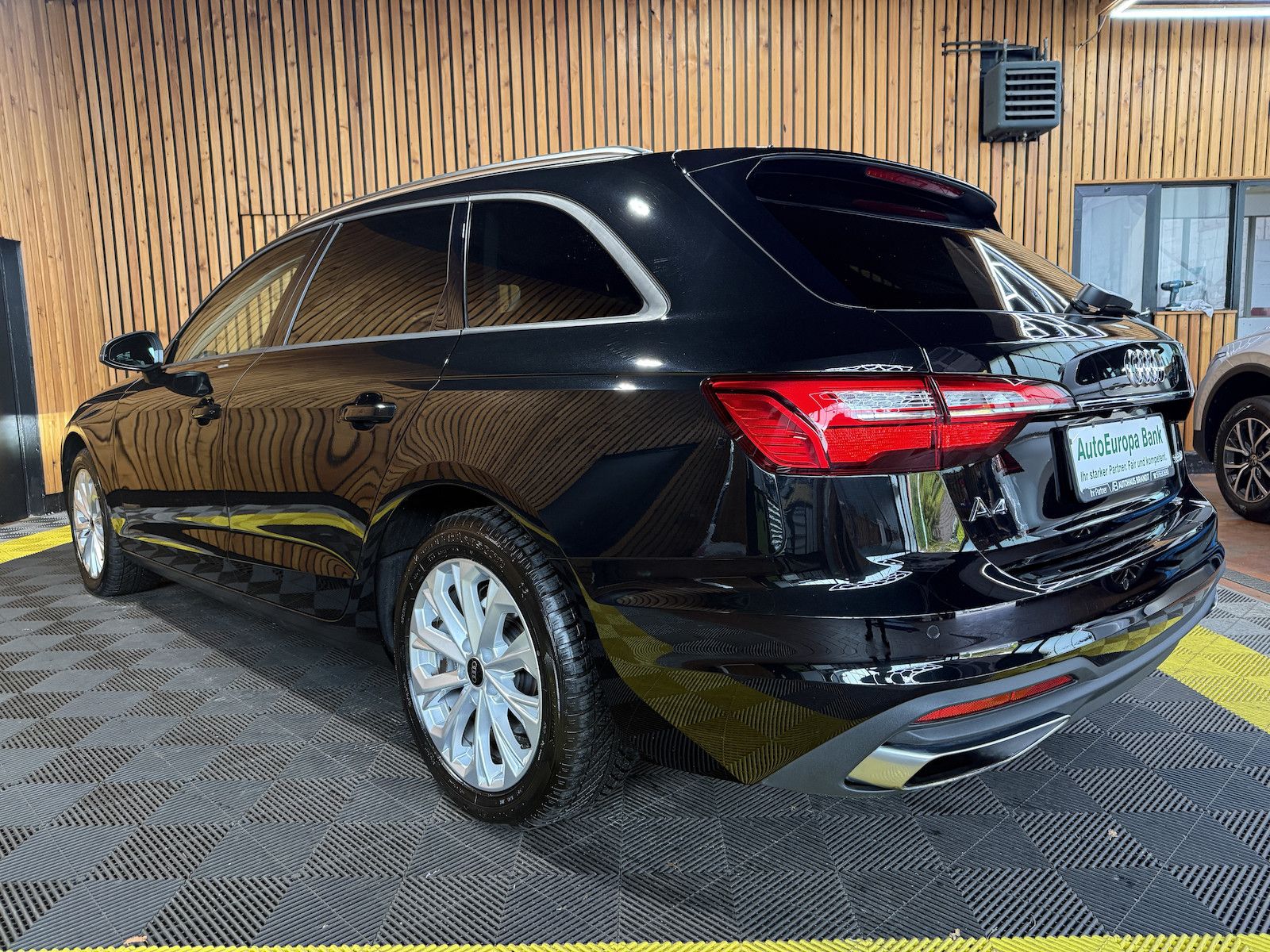 Fahrzeugabbildung Audi A4 Avant 2,0 TDI Aut. *Navi+*ACC*AHK*Kamera*App*
