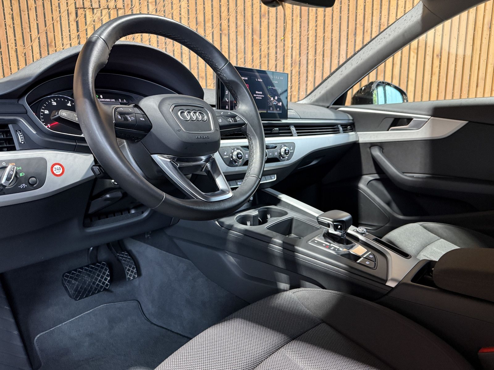 Fahrzeugabbildung Audi A4 Avant 2,0 TDI Aut. *Navi+*ACC*AHK*Kamera*App*