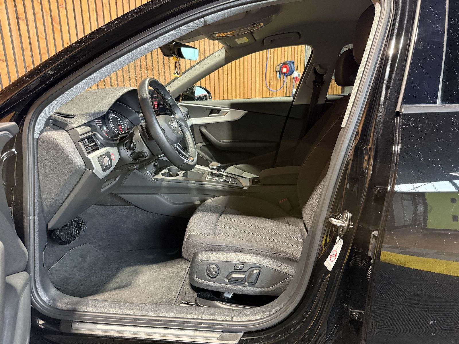 Fahrzeugabbildung Audi A4 Avant 2,0 TDI Aut. *Navi+*ACC*AHK*Kamera*App*