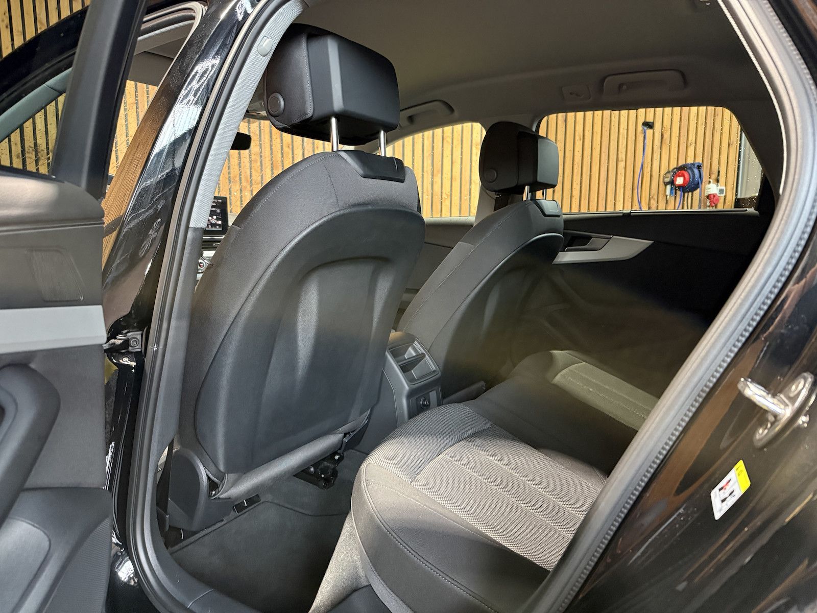 Fahrzeugabbildung Audi A4 Avant 2,0 TDI Aut. *Navi+*ACC*AHK*Kamera*App*