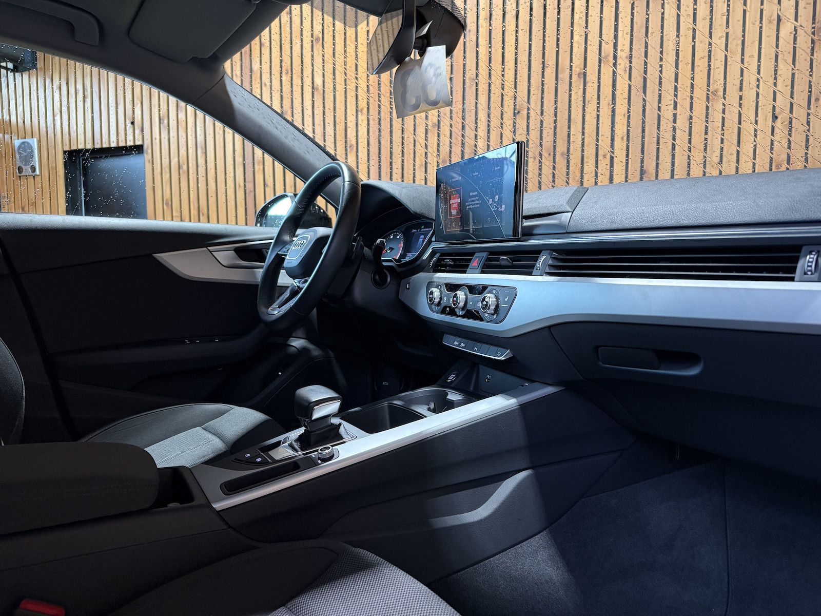 Fahrzeugabbildung Audi A4 Avant 2,0 TDI Aut. *Navi+*ACC*AHK*Kamera*App*