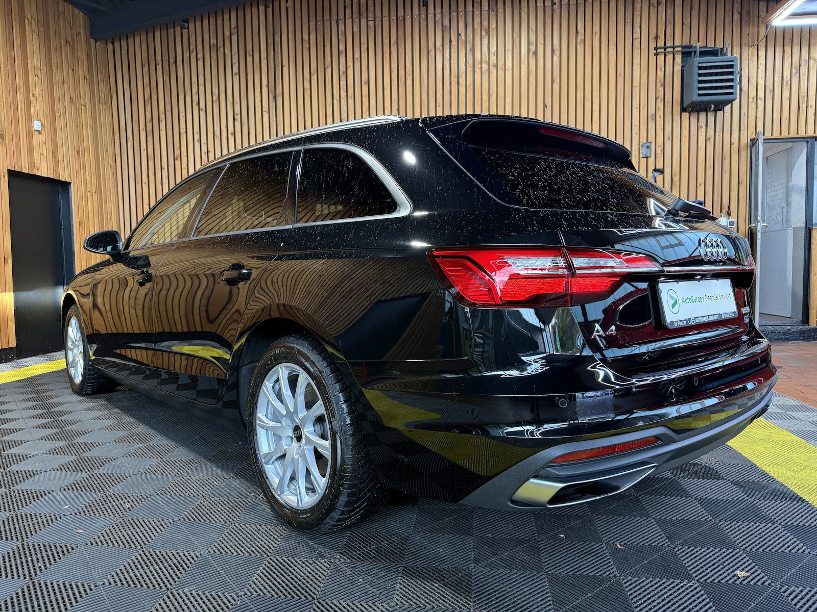 Fahrzeugabbildung Audi A4 Avant 2,0 TDI Aut. *Navi+*ACC*AHK*Kamera*App*