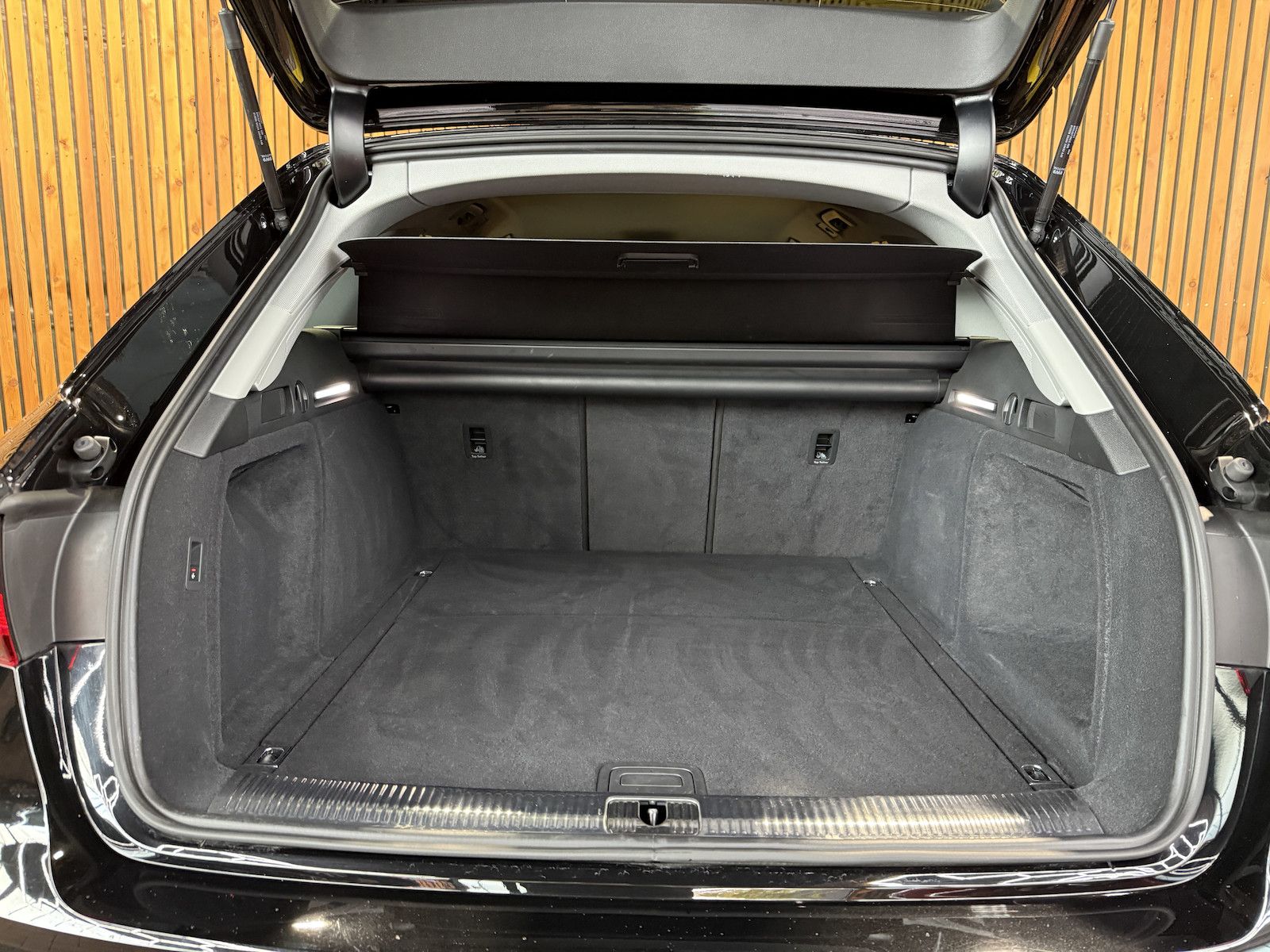 Fahrzeugabbildung Audi A4 Avant 2,0 TDI Aut. *Navi+*ACC*AHK*Kamera*App*