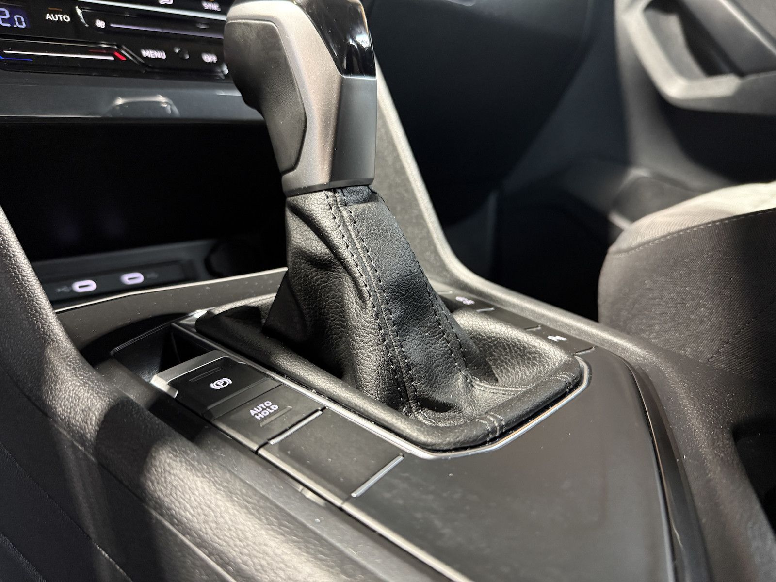 Fahrzeugabbildung Volkswagen Tiguan 2,0 TDI Life DSG *Navi*ACC*AHK*App*LED*