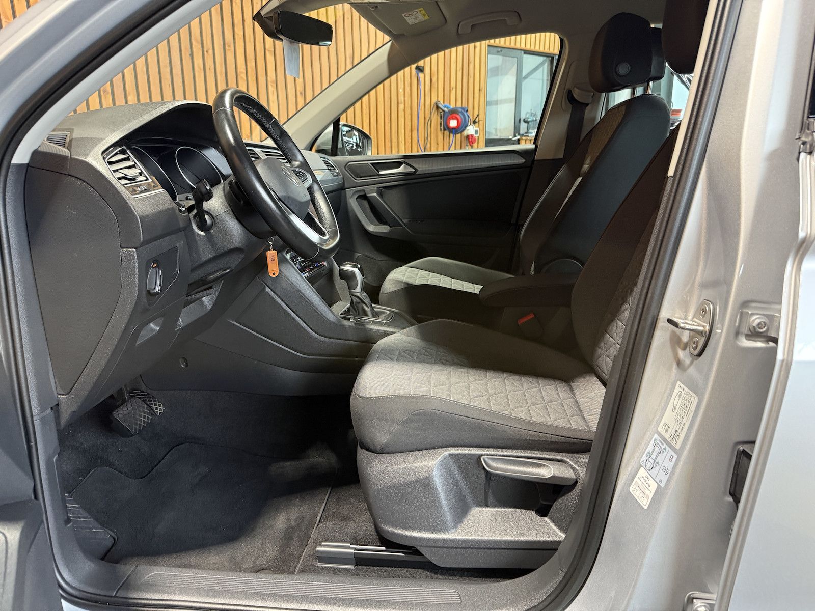 Fahrzeugabbildung Volkswagen Tiguan 2,0 TDI Life DSG *Navi*ACC*AHK*App*LED*