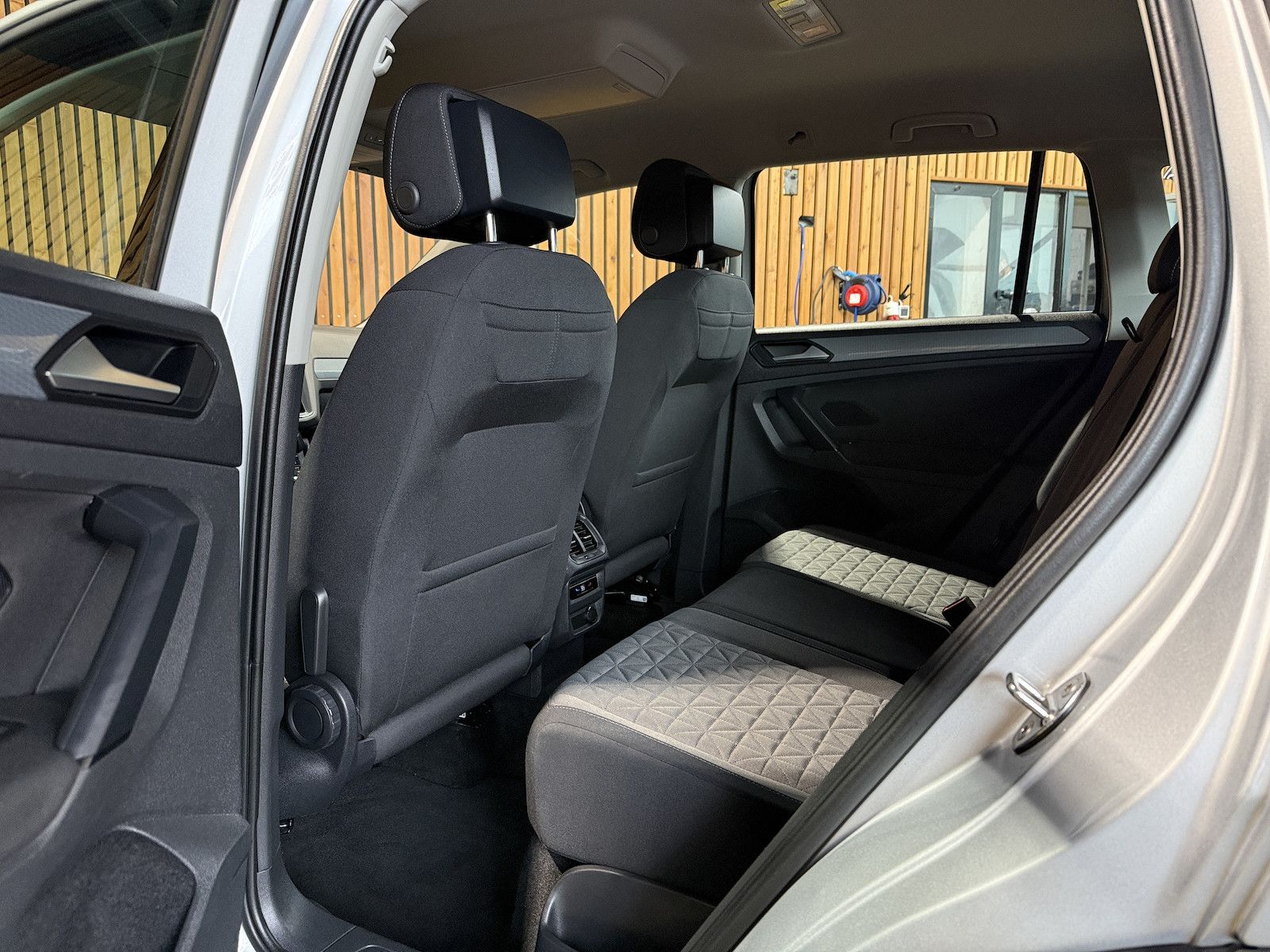 Fahrzeugabbildung Volkswagen Tiguan 2,0 TDI Life DSG *Navi*ACC*AHK*App*LED*