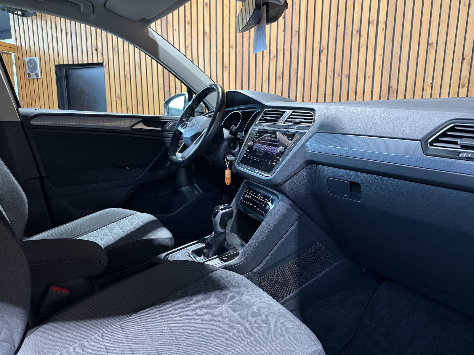 Fahrzeugabbildung Volkswagen Tiguan 2,0 TDI Life DSG *Navi*ACC*AHK*App*LED*