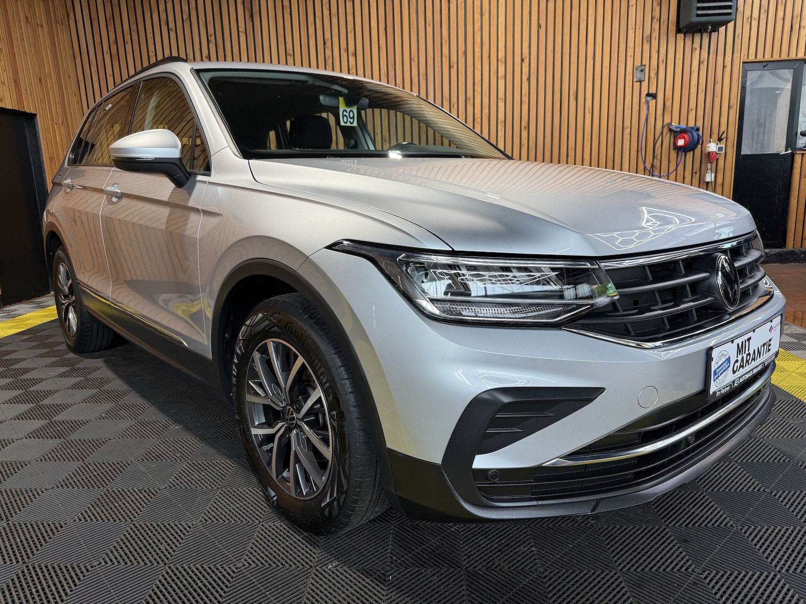Fahrzeugabbildung Volkswagen Tiguan 2,0 TDI Life DSG *Navi*ACC*AHK*App*LED*