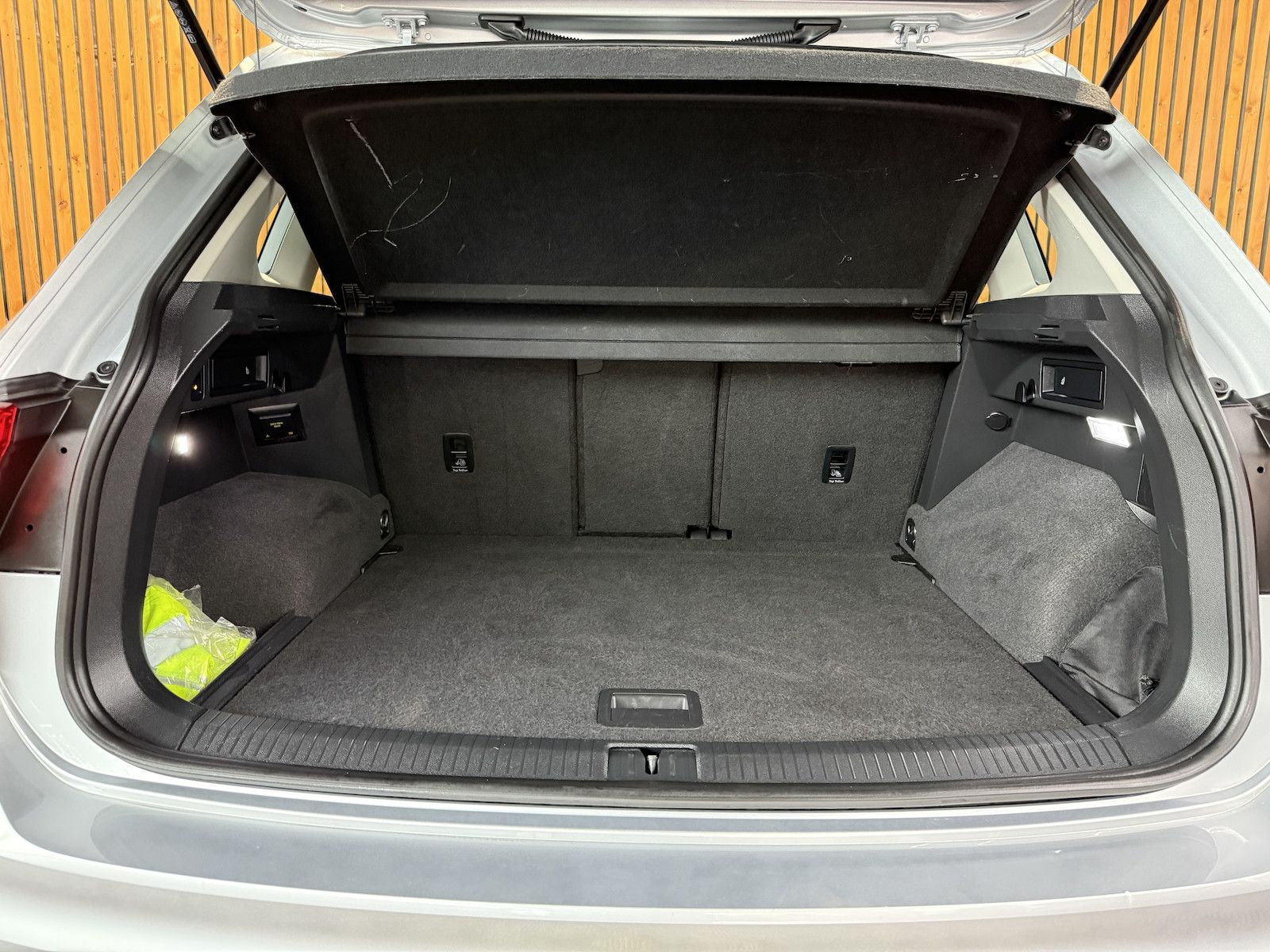 Fahrzeugabbildung Volkswagen Tiguan 2,0 TDI Life DSG *Navi*ACC*AHK*App*LED*