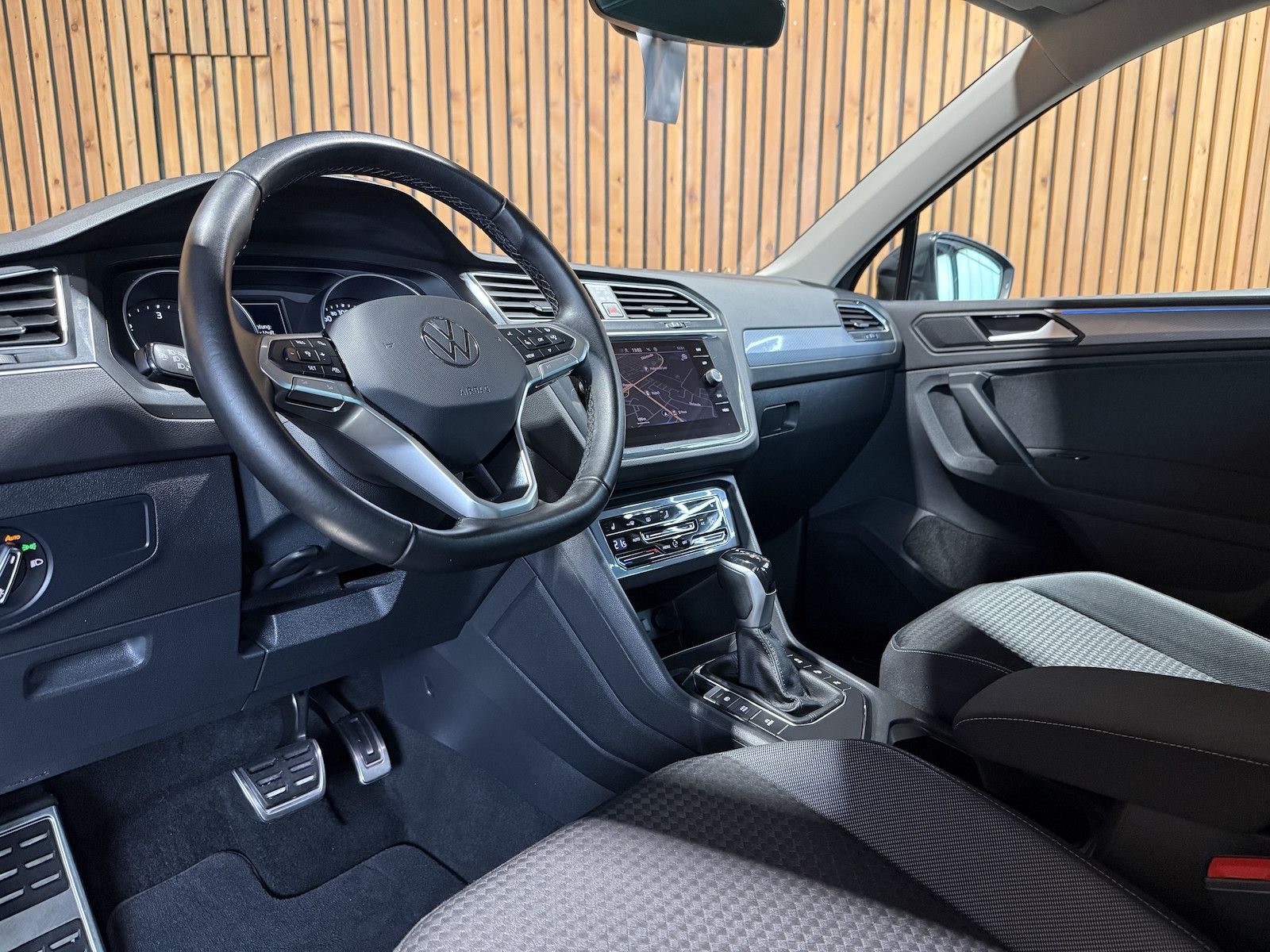 Fahrzeugabbildung Volkswagen Tiguan 2,0 TDI Active DSG *Navi*AHK*Kam*ACC*LED