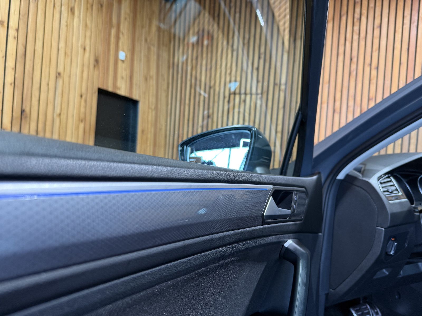 Fahrzeugabbildung Volkswagen Tiguan 2,0 TDI Active DSG *Navi*AHK*Kam*ACC*LED