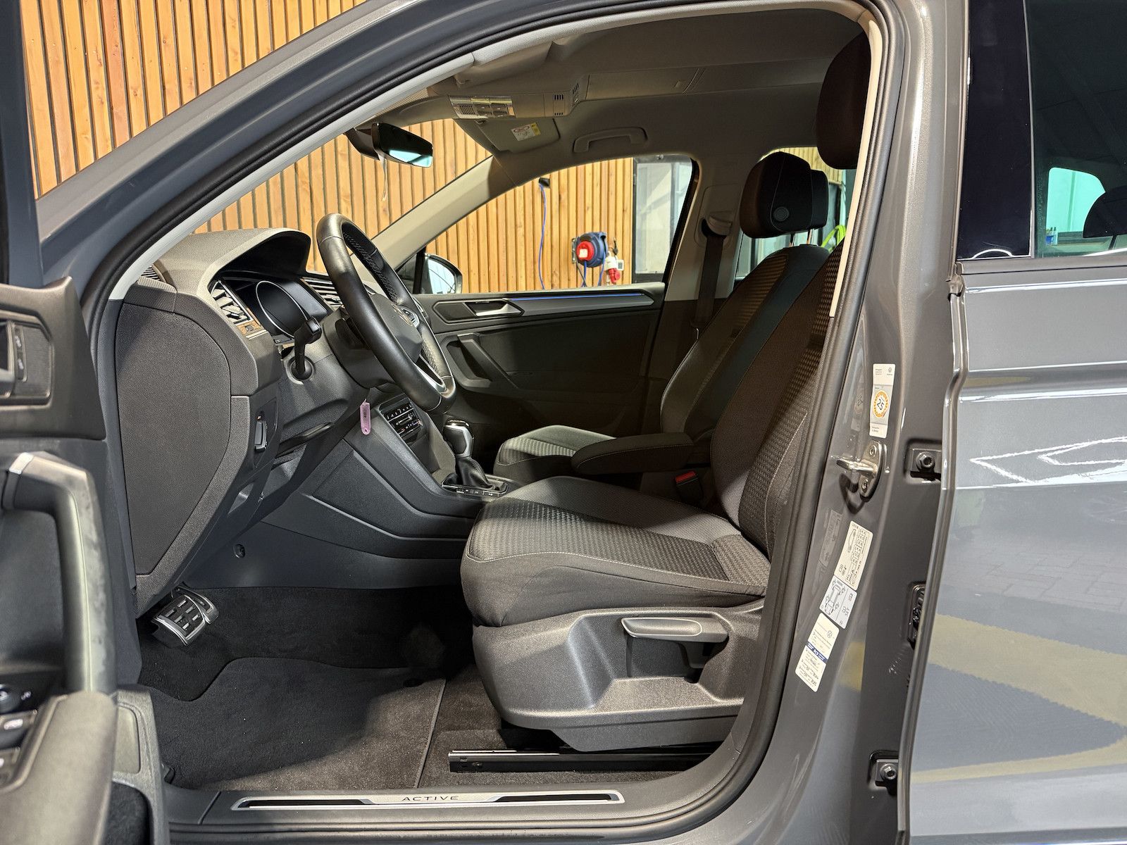 Fahrzeugabbildung Volkswagen Tiguan 2,0 TDI Active DSG *Navi*AHK*Kam*ACC*LED