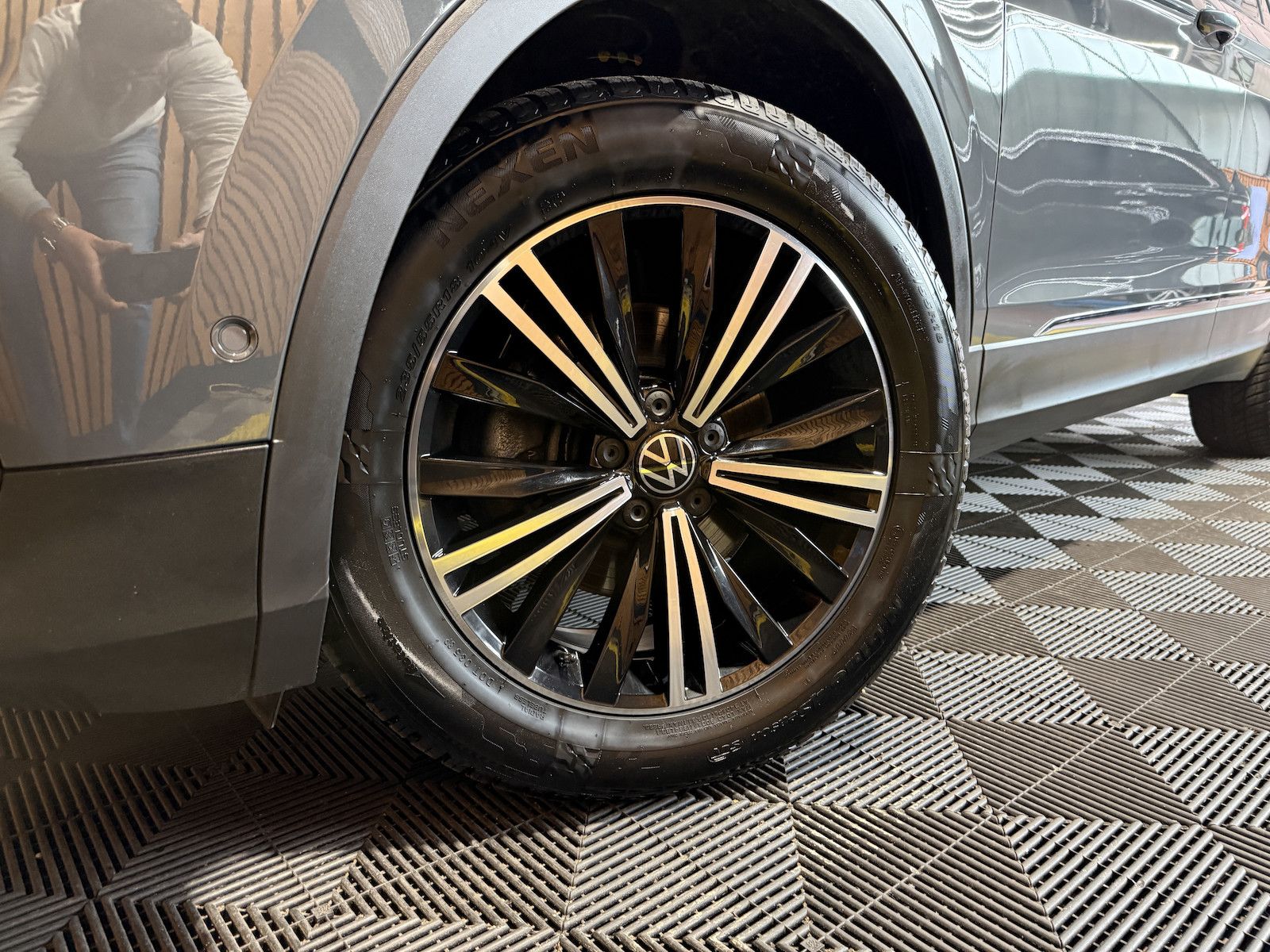 Fahrzeugabbildung Volkswagen Tiguan 2,0 TDI Active DSG *Navi*AHK*Kam*ACC*LED