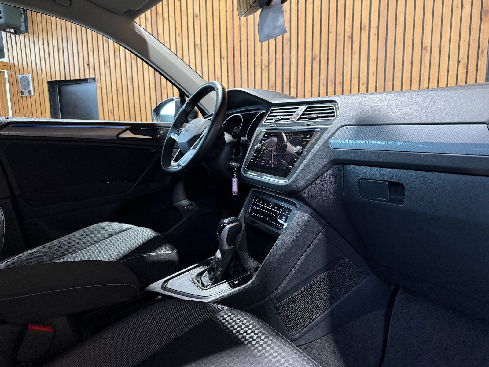 Fahrzeugabbildung Volkswagen Tiguan 2,0 TDI Active DSG *Navi*AHK*Kam*ACC*LED