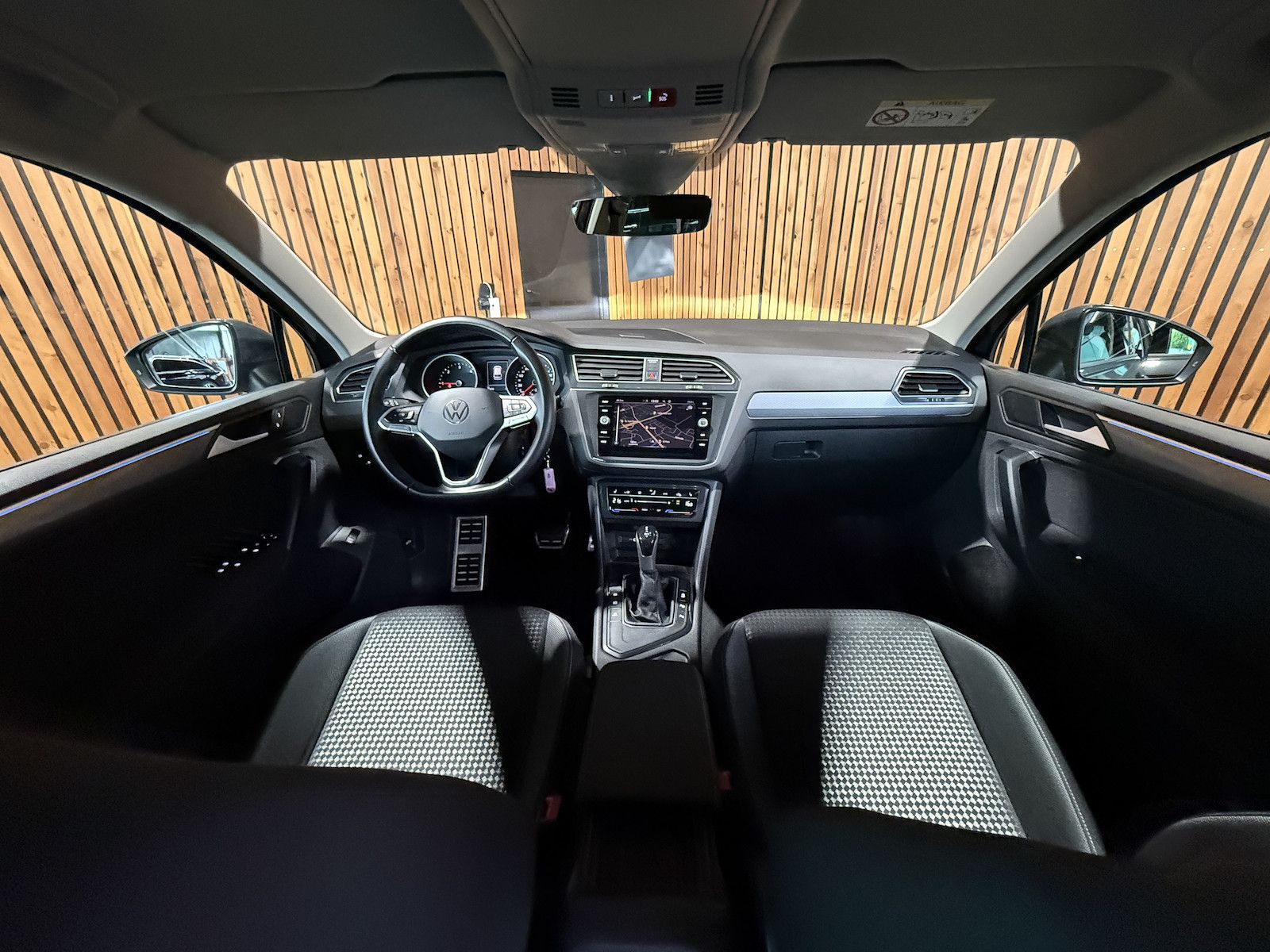 Fahrzeugabbildung Volkswagen Tiguan 2,0 TDI Active DSG *Navi*AHK*Kam*ACC*LED